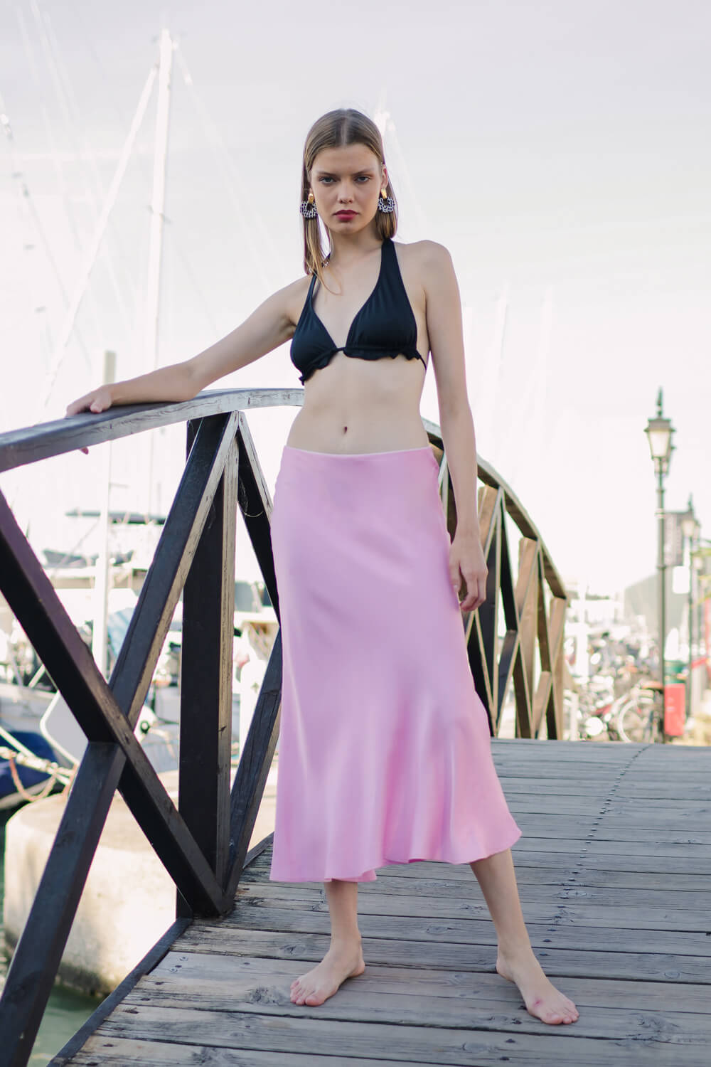 Μίντι φούστα σε όψη σατέν