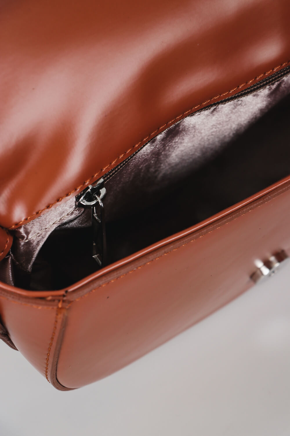 Οβάλ τσάντα ώμου