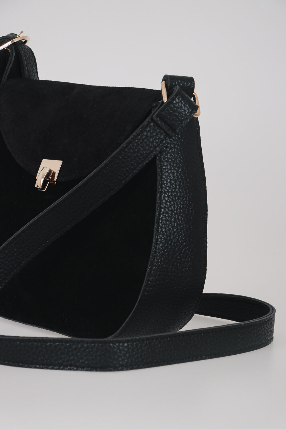 Δερμάτινη τσάντα με καπάκι