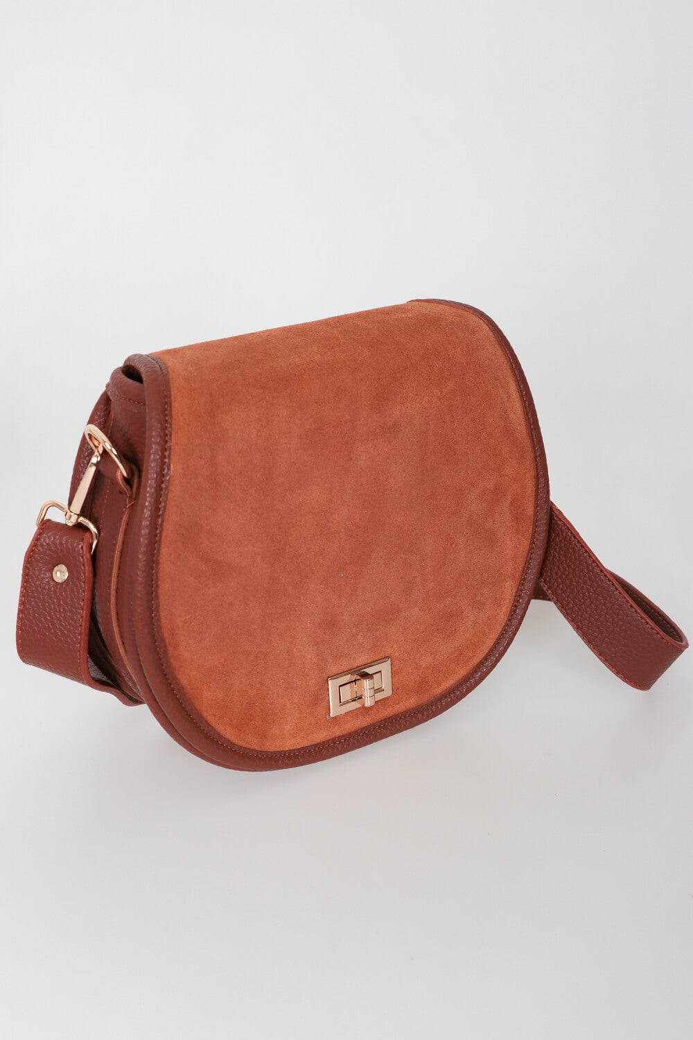 Δερμάτινη τσάντα με μεταλλικό κλείσιμο