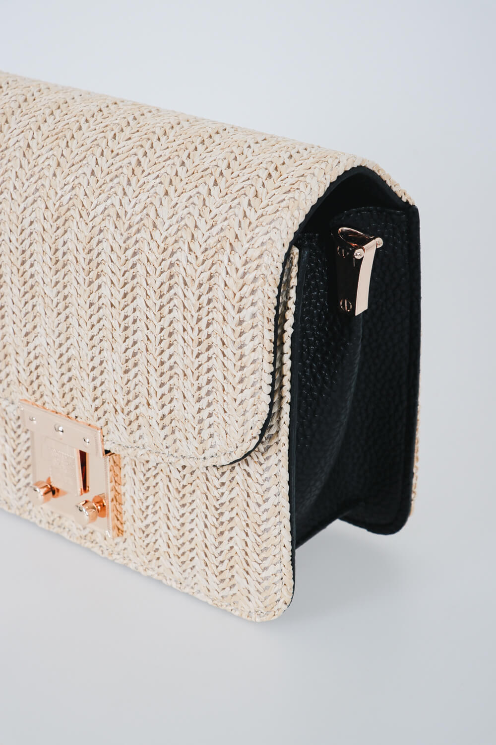 Τσάντα ώμου με ψάθινη όψη