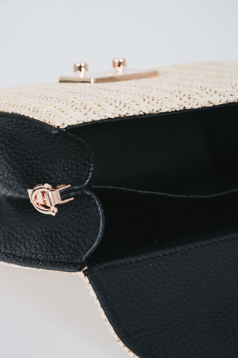 Τσάντα ώμου με ψάθινη όψη