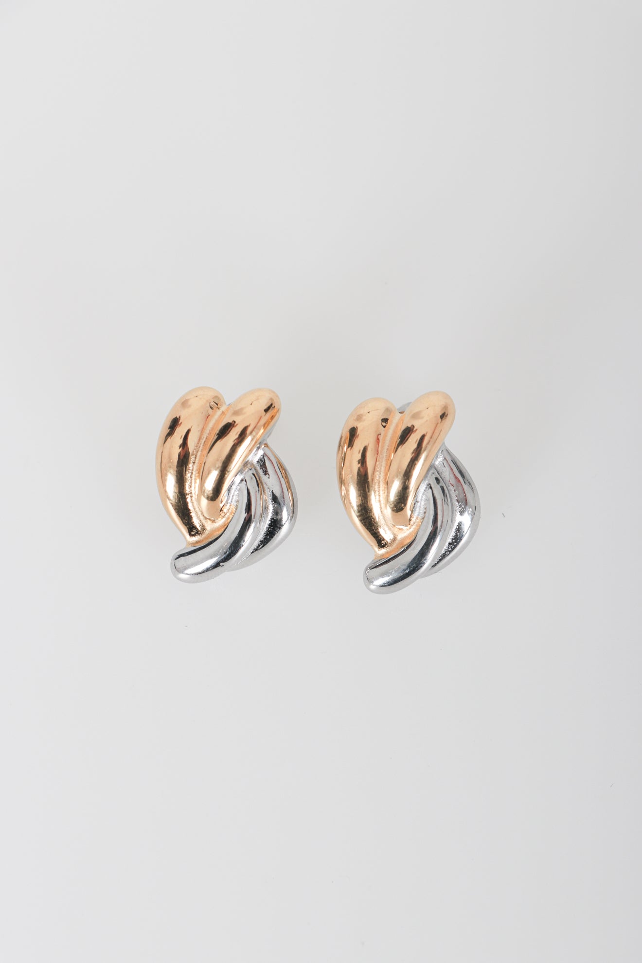 Πλεγμένα ανάγλυφα σκουλαρίκια