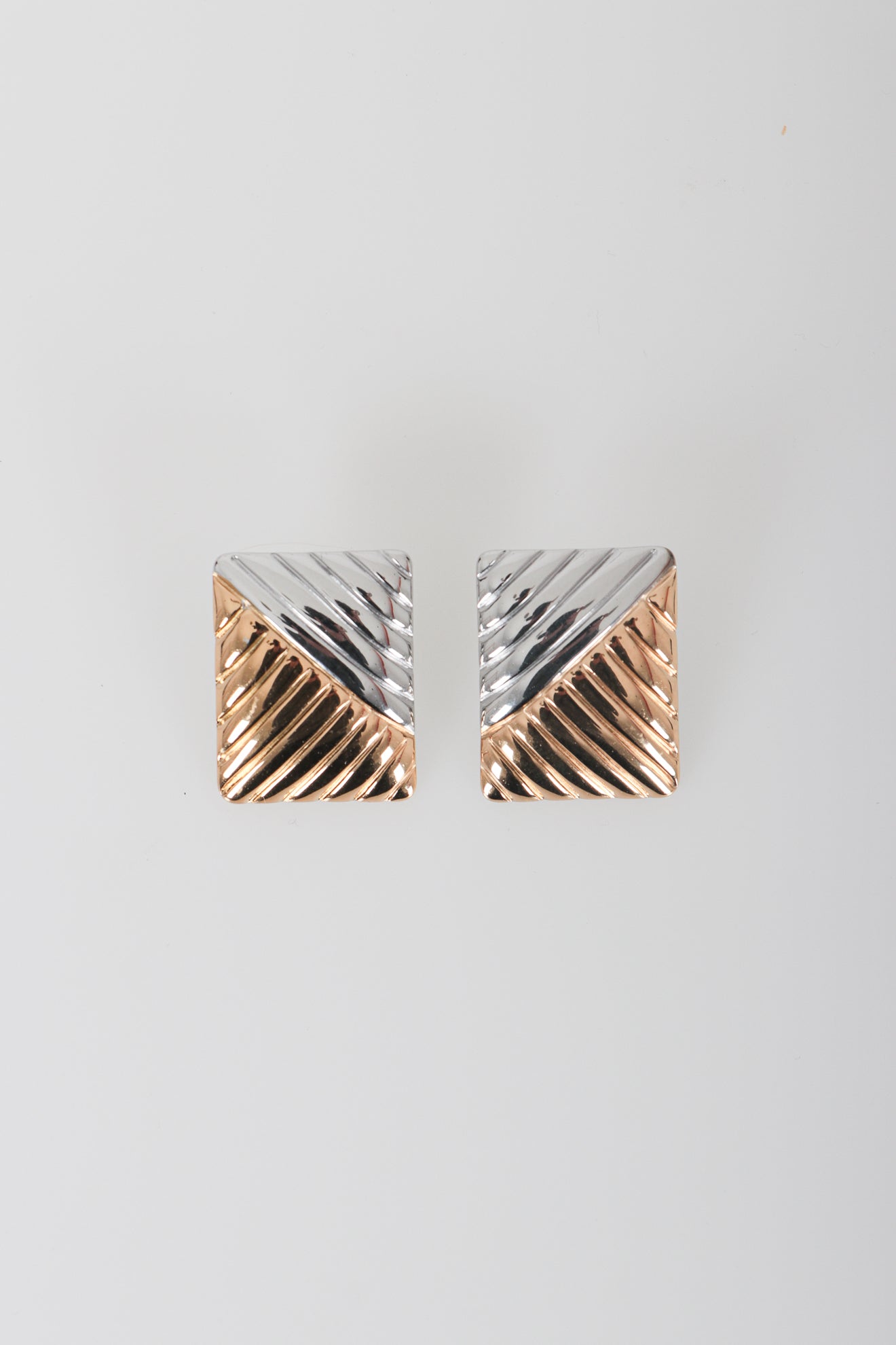 Σκουλαρίκια ανάγλυφα σε συδυασμό