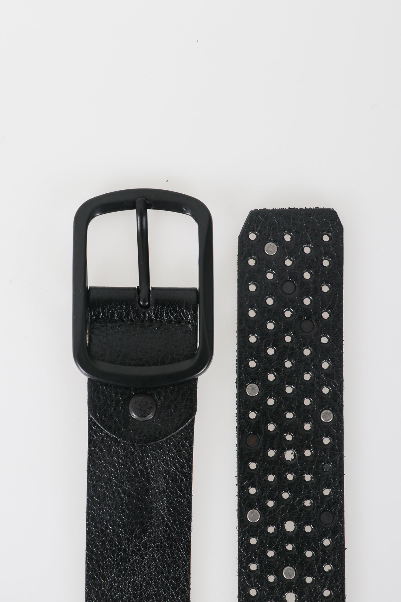 Δερμάτινη ζώνη με τρουκ