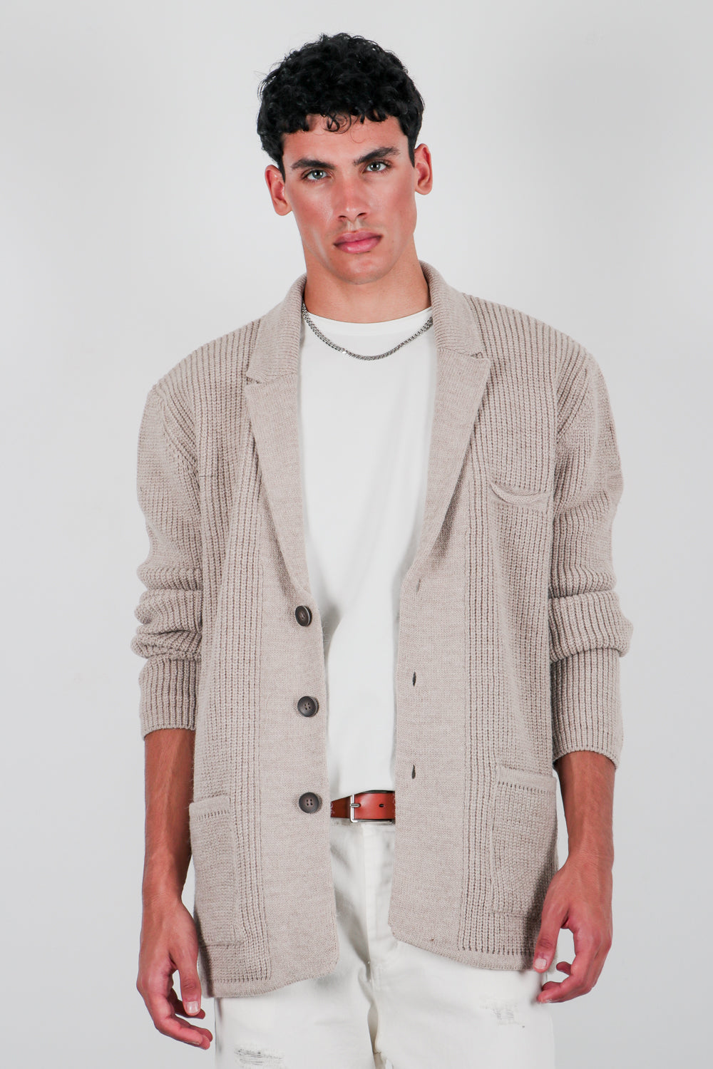 Πλεκτή ζακέτα σε άνετη γραμμή