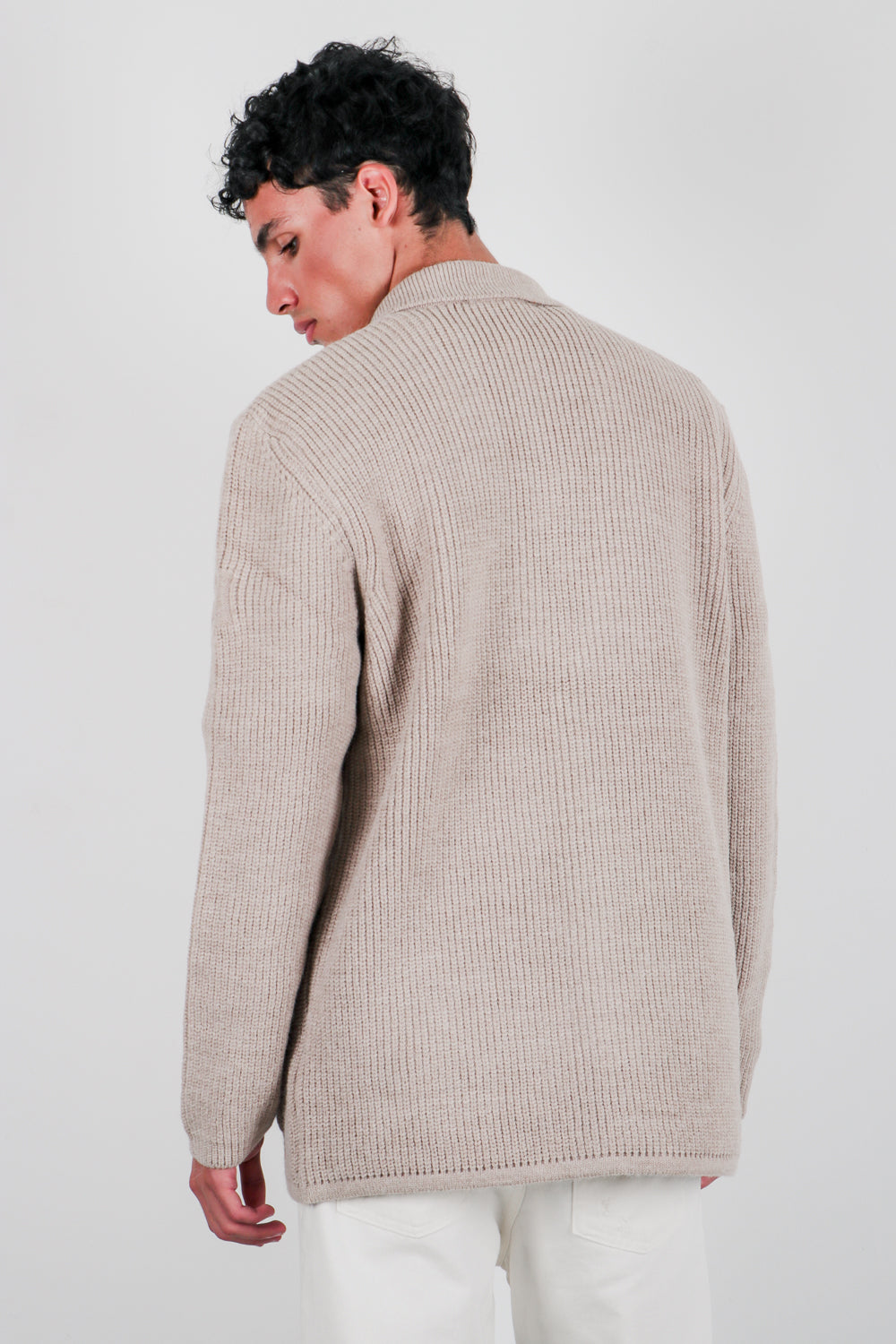 Πλεκτή ζακέτα σε άνετη γραμμή