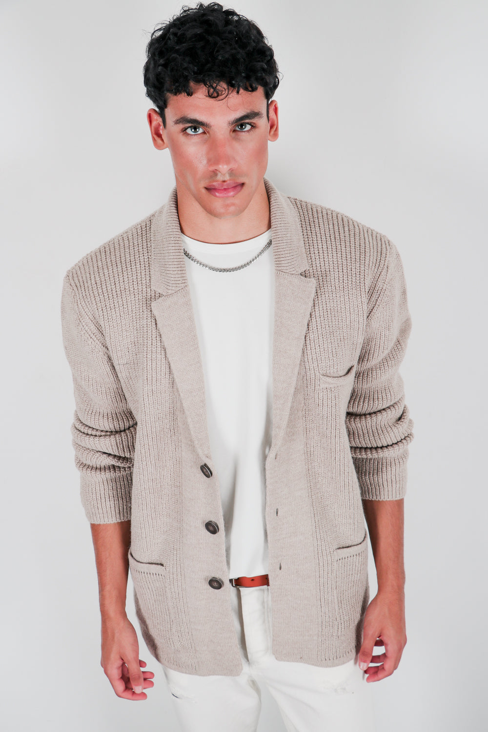 Πλεκτή ζακέτα σε άνετη γραμμή