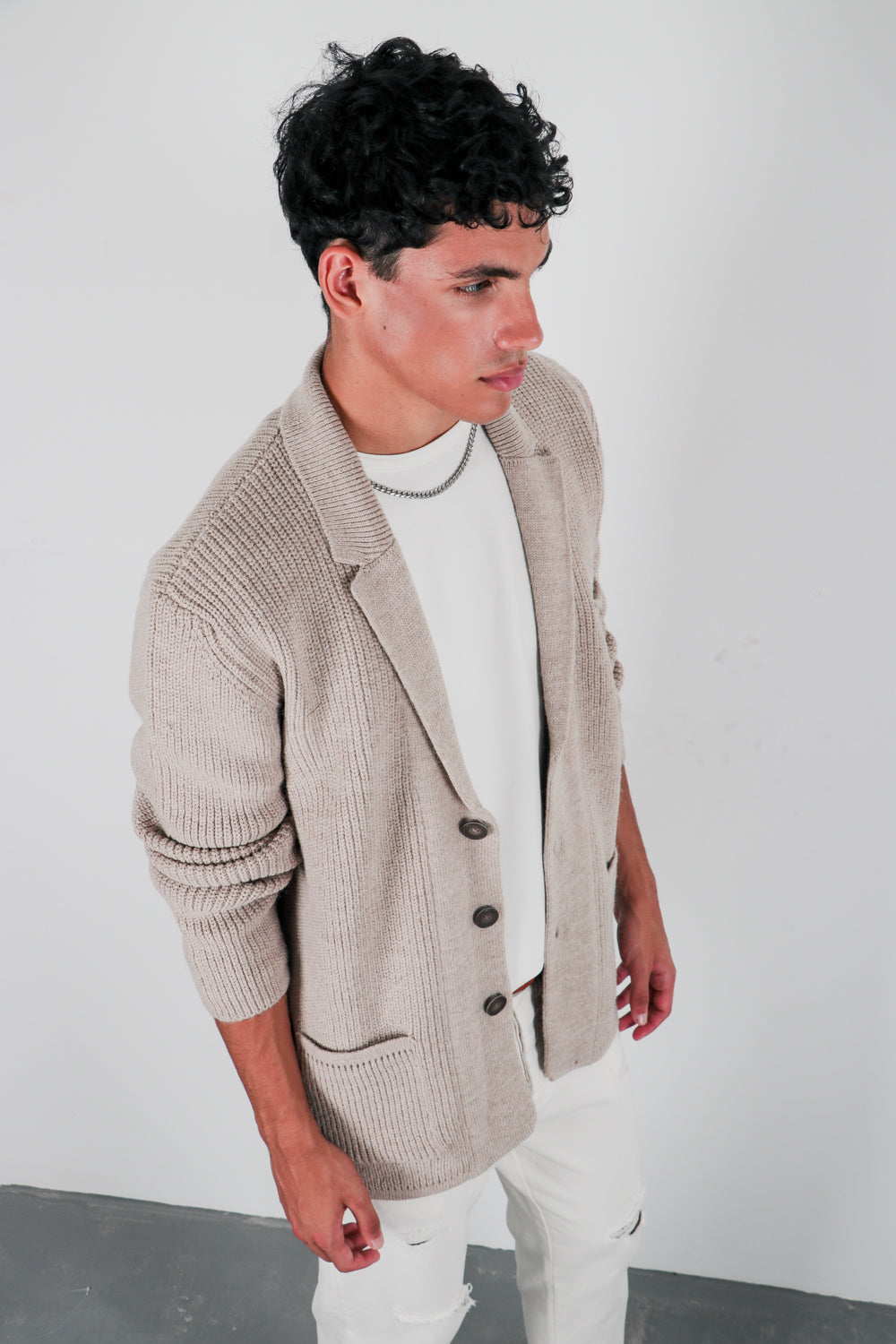 Πλεκτή ζακέτα σε άνετη γραμμή