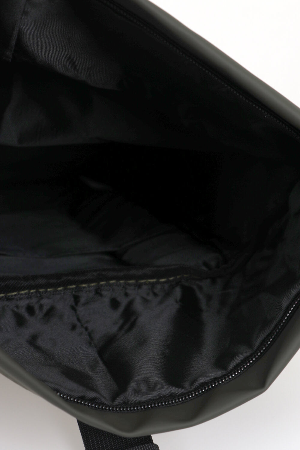 Σακίδιο με καπάκι και αγκράφα