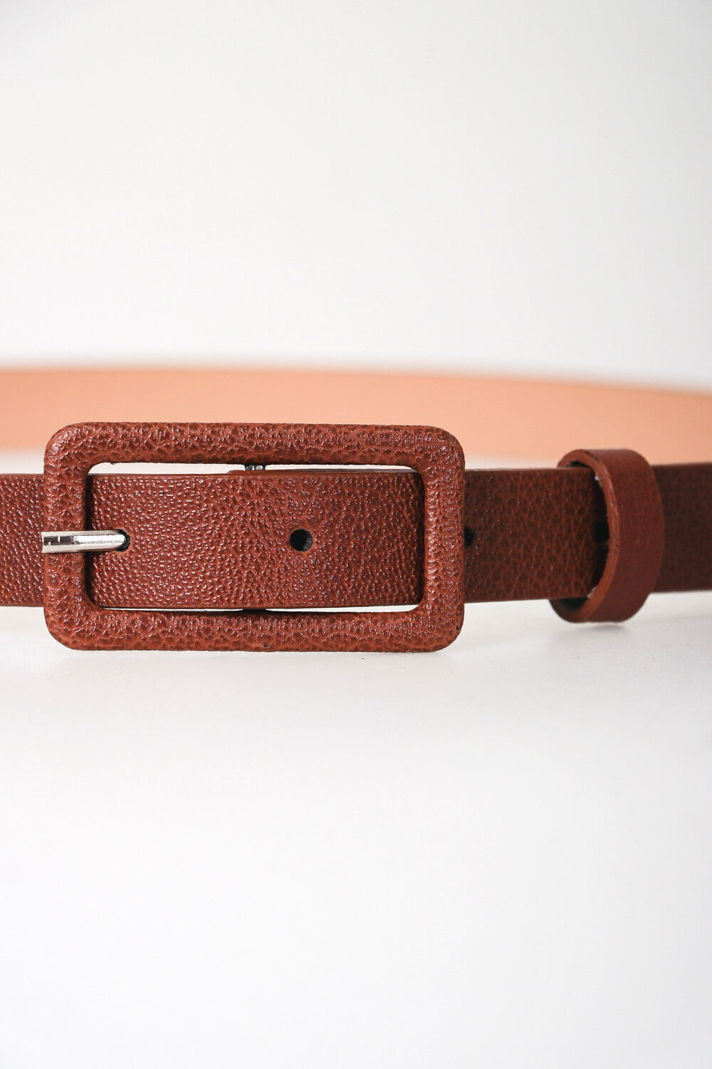 Λεπτή ζώνη με εφέ δέρμα