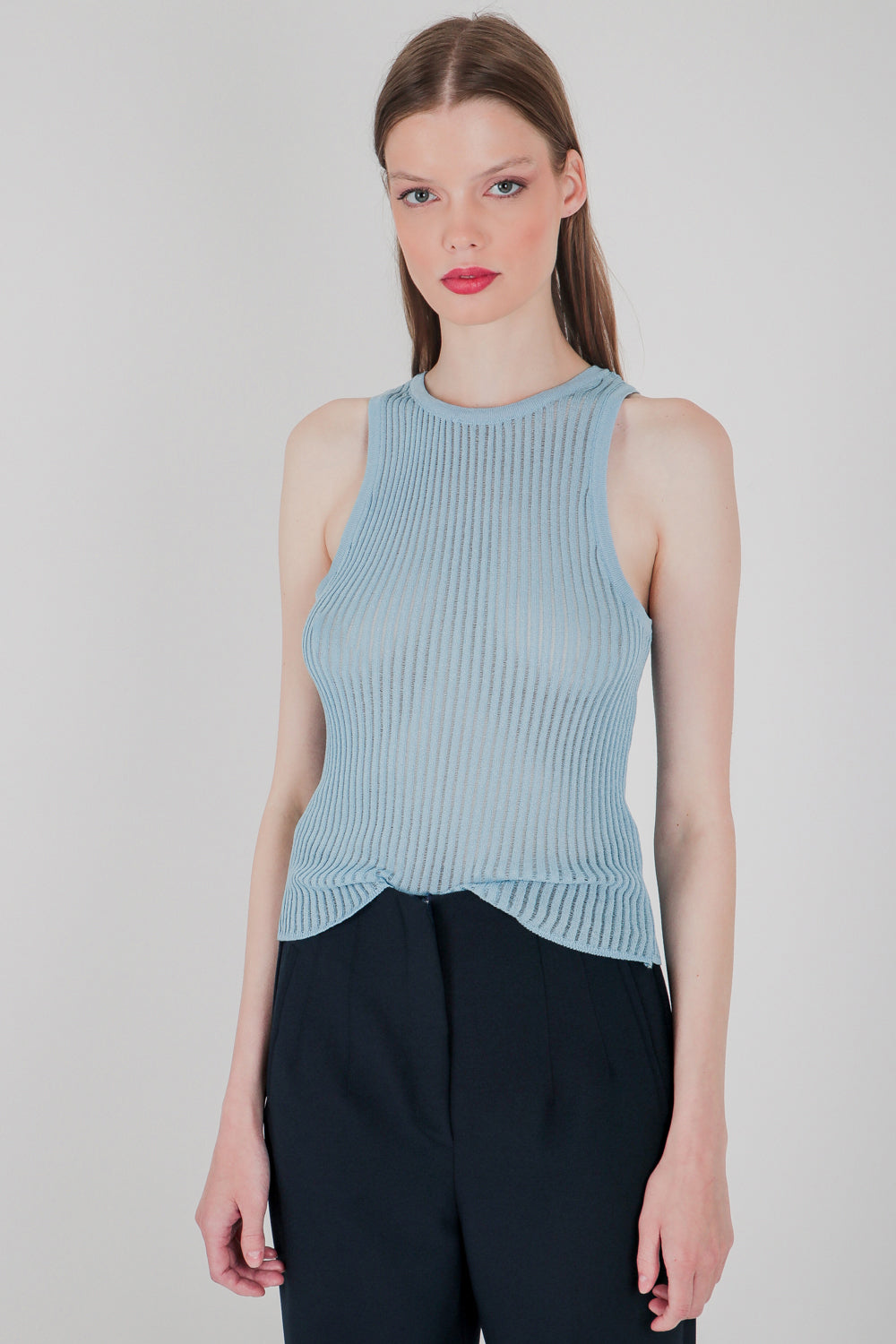 Αμάνικο τοπ με διακριτική διαφάνεια