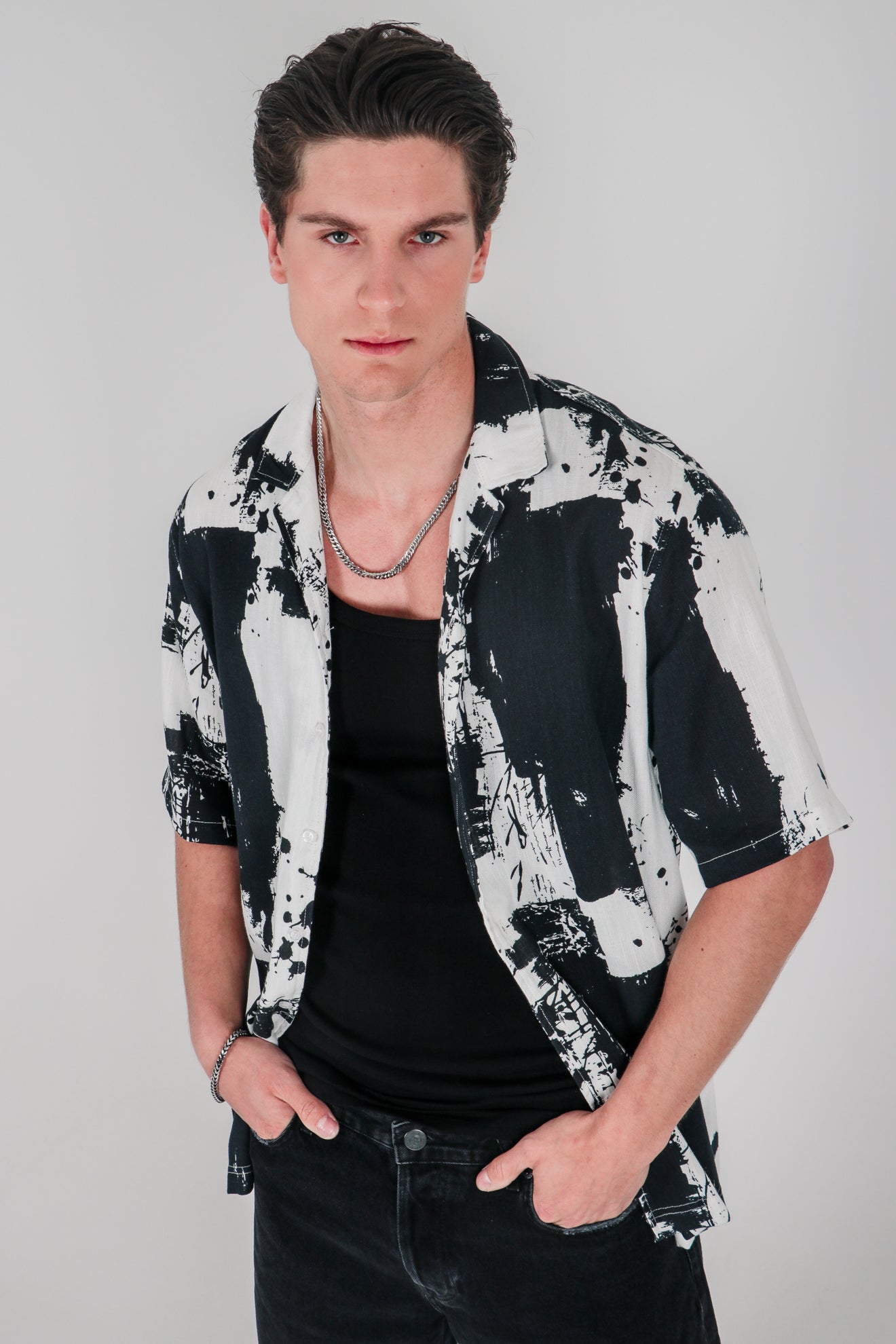 Πουκάμισο με αφηρημένο τύπωμα