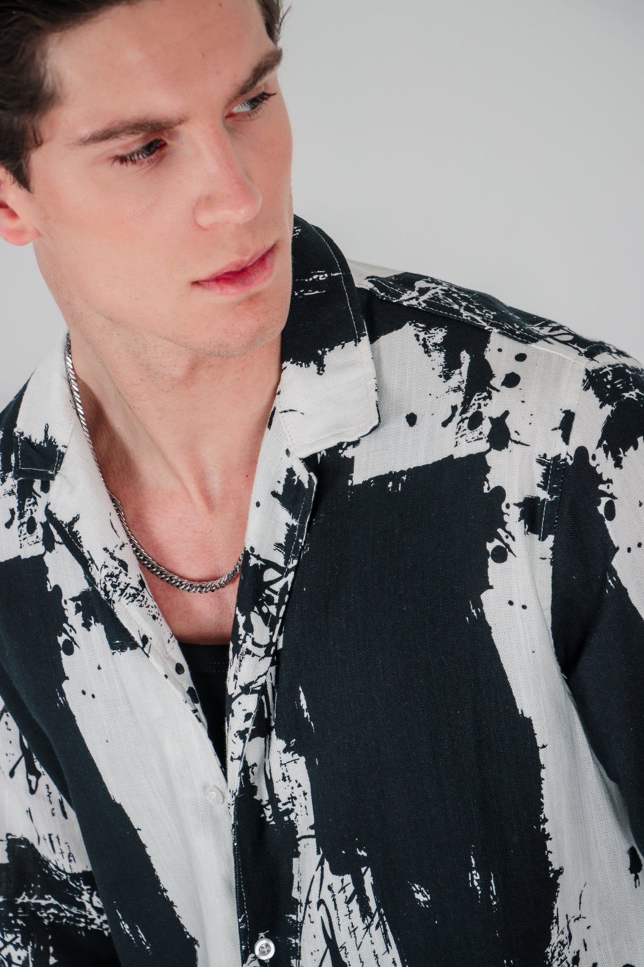 Πουκάμισο με αφηρημένο τύπωμα