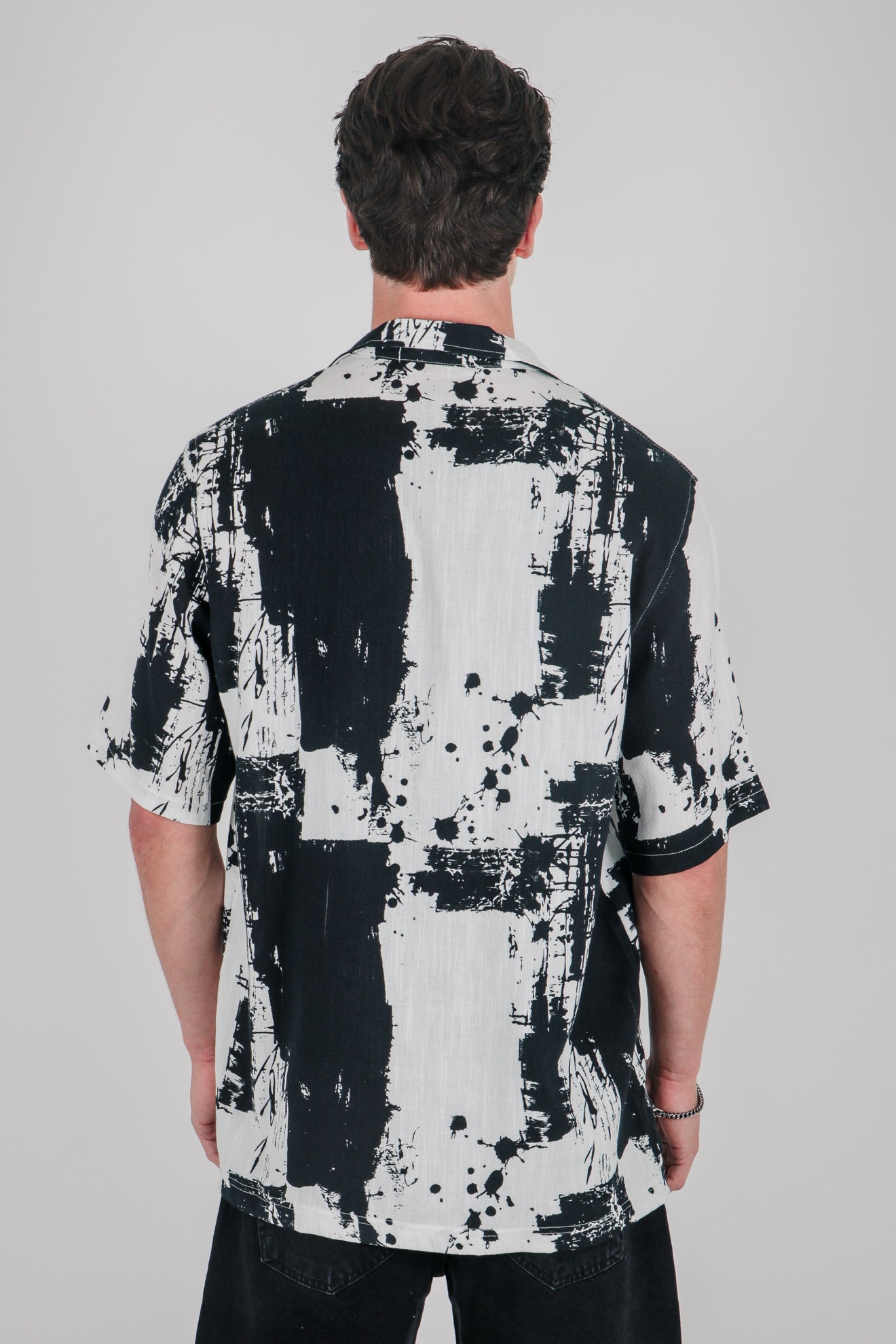 Πουκάμισο με αφηρημένο τύπωμα