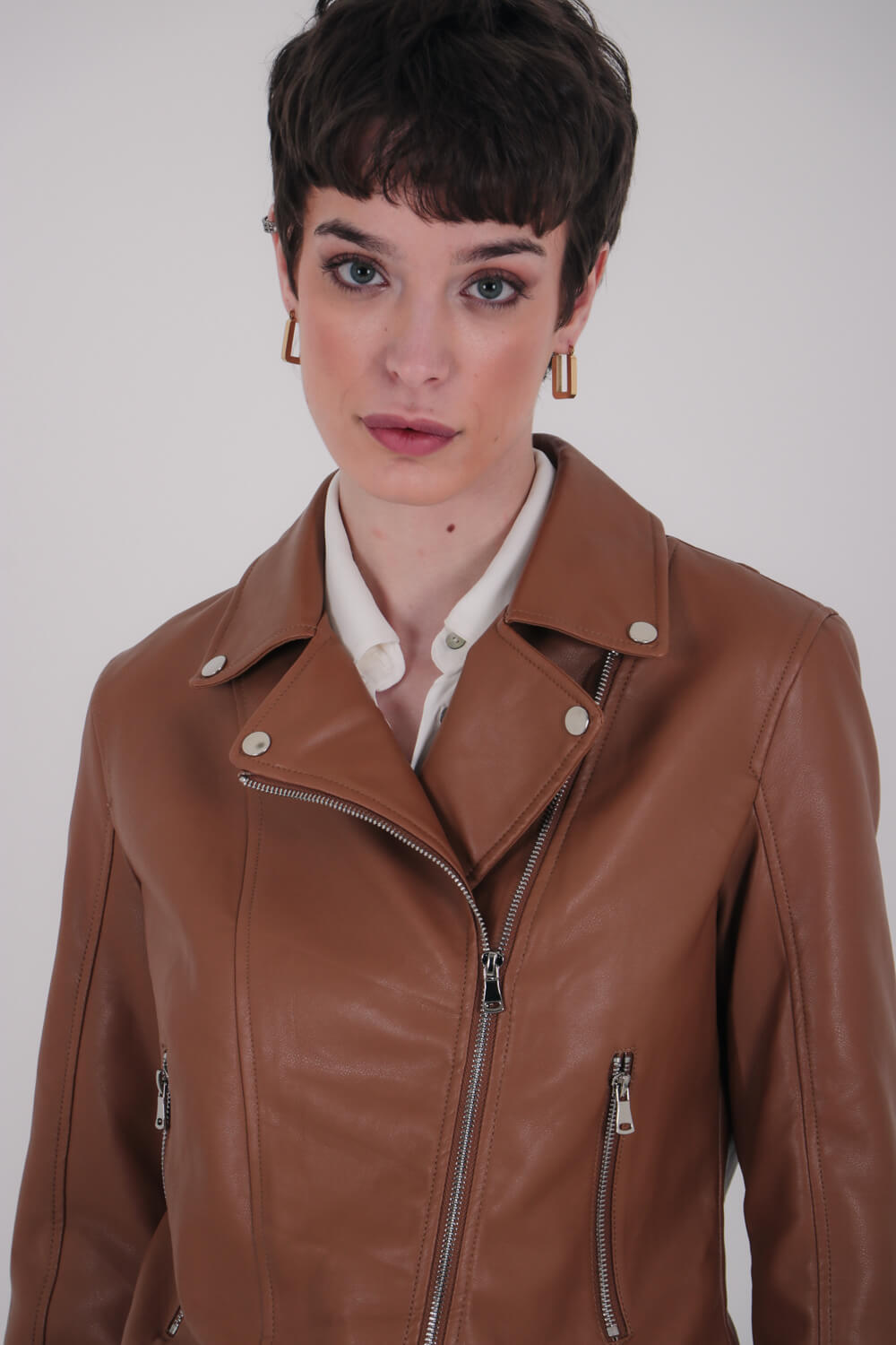 Μπουφάν με φερμουάρ και υφή δέρματος