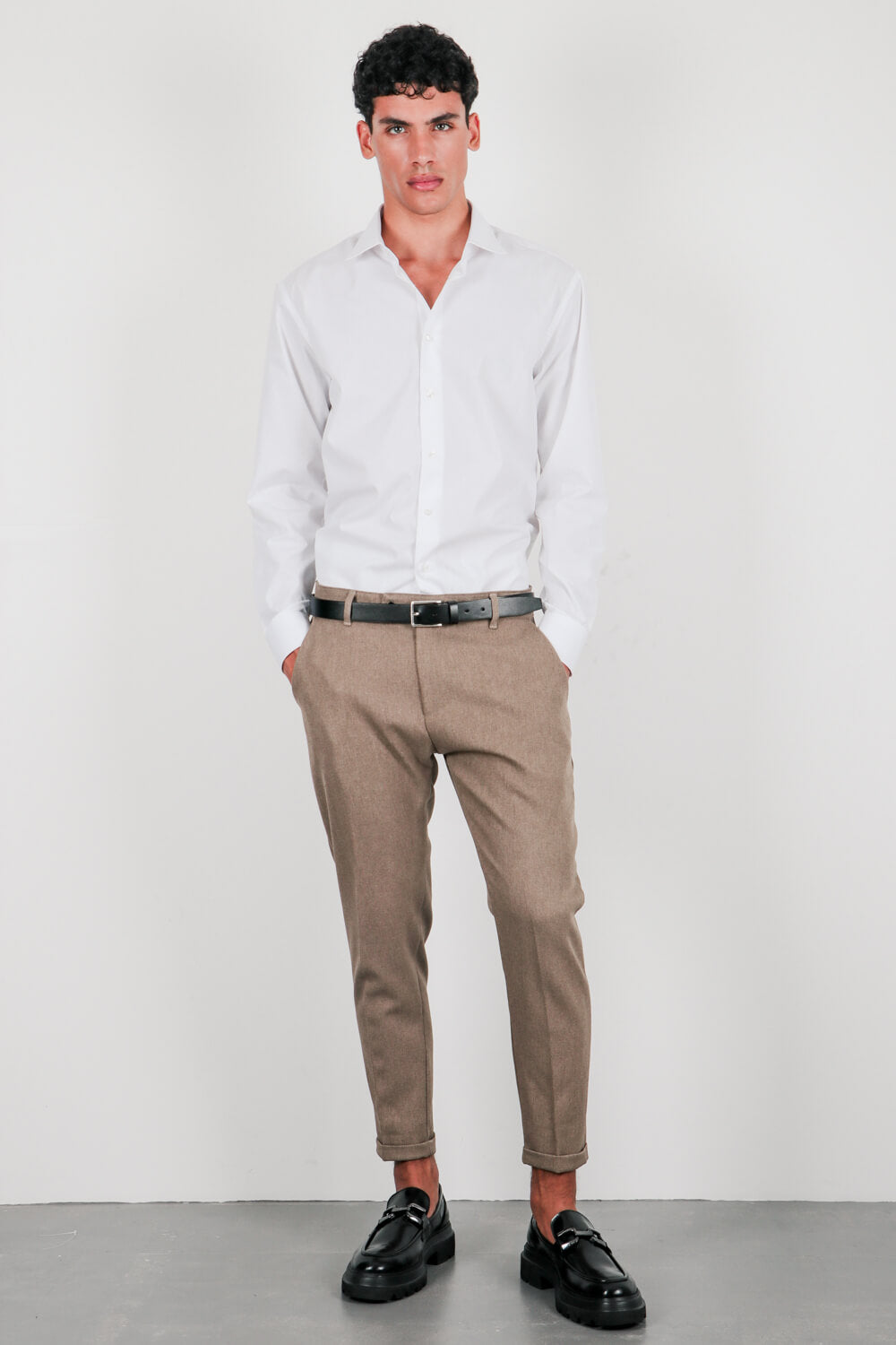 Παντελόνι slim fit με μάκρος cropped