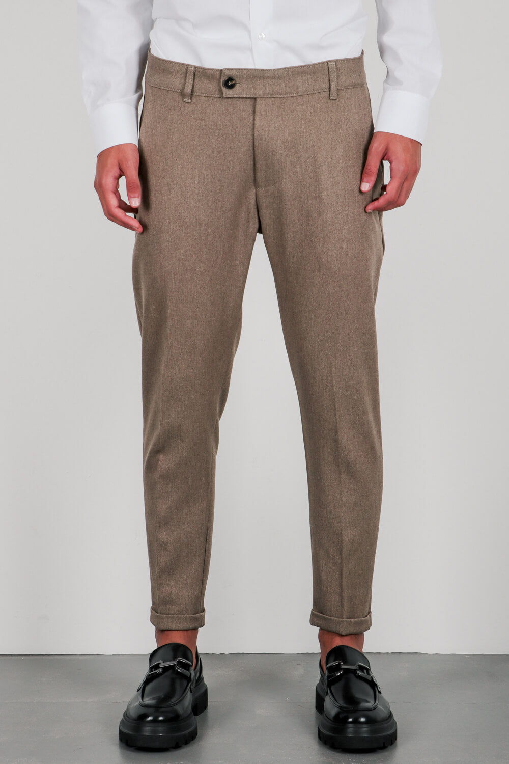 Παντελόνι slim fit με μάκρος cropped