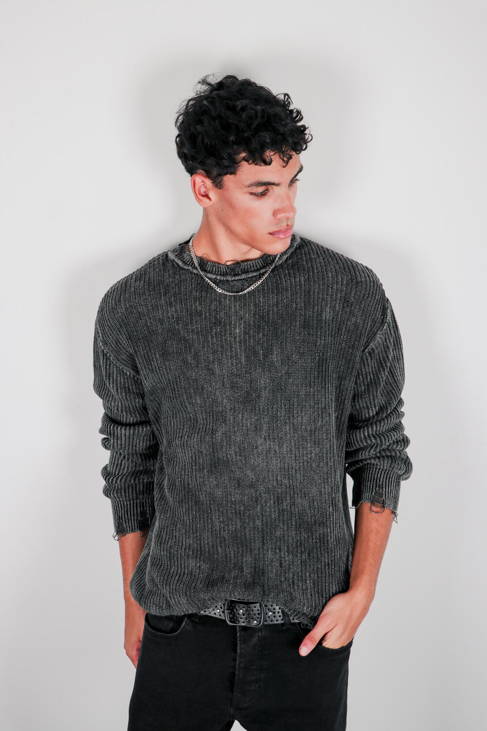 Πλεκτή μπλούζα με φθορές