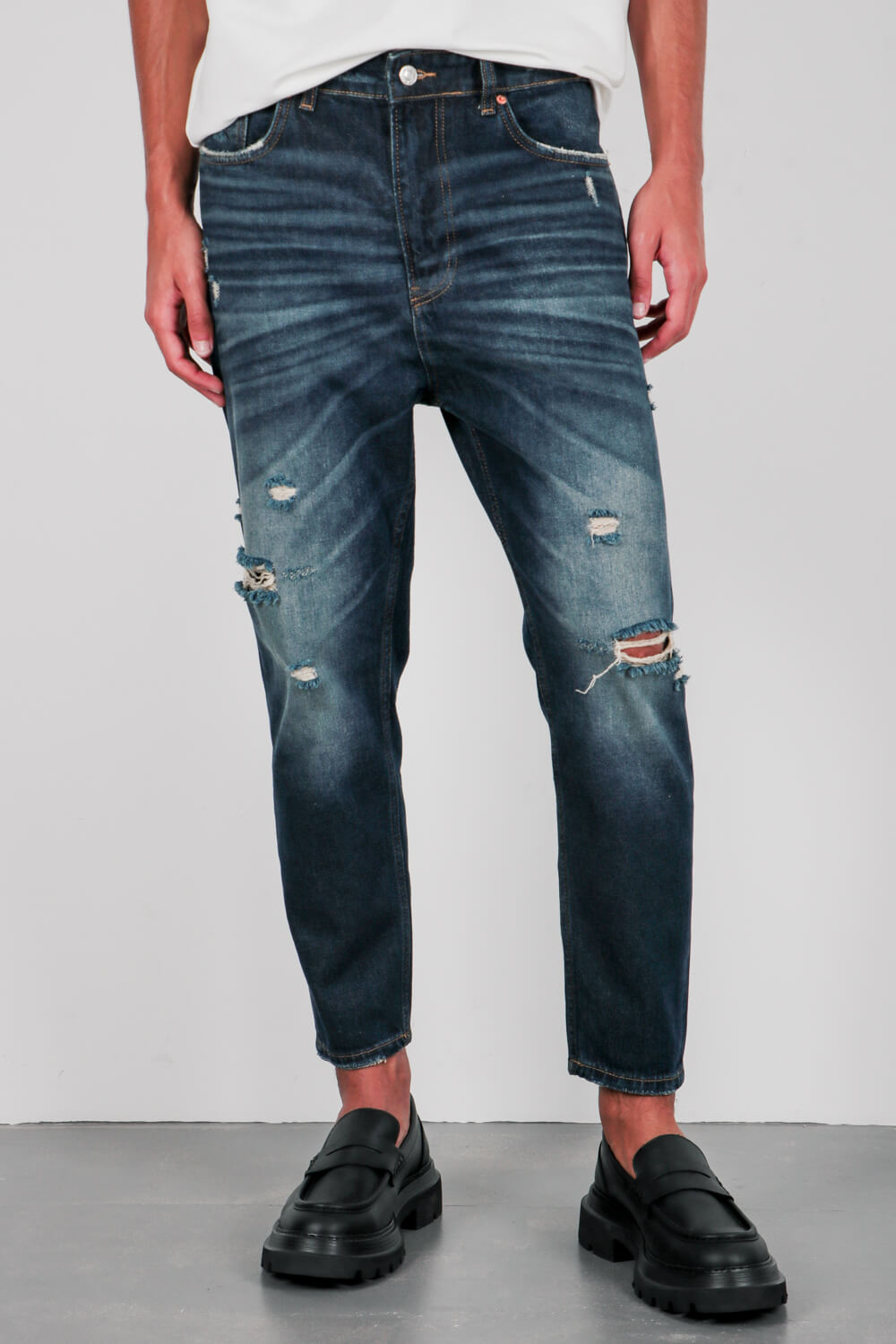 Τζιν relaxed fit με σκισίματα