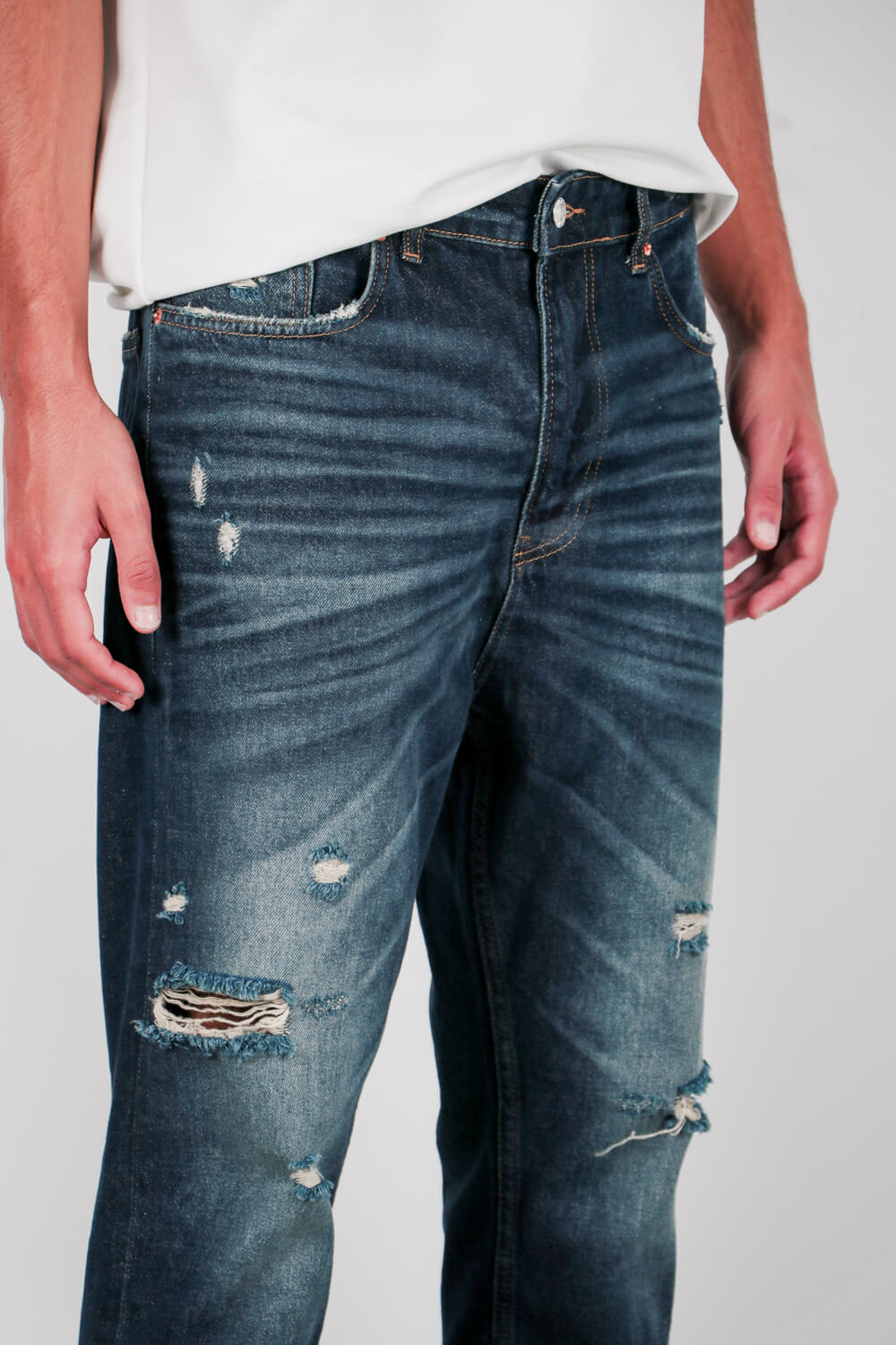 Τζιν relaxed fit με σκισίματα