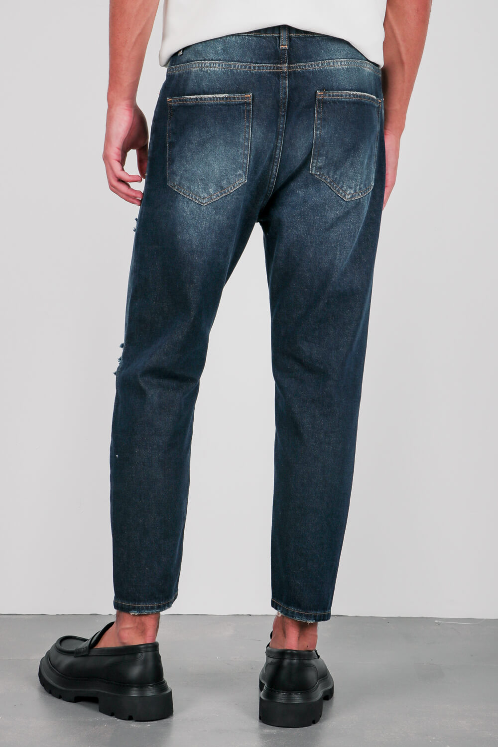 Τζιν relaxed fit με σκισίματα