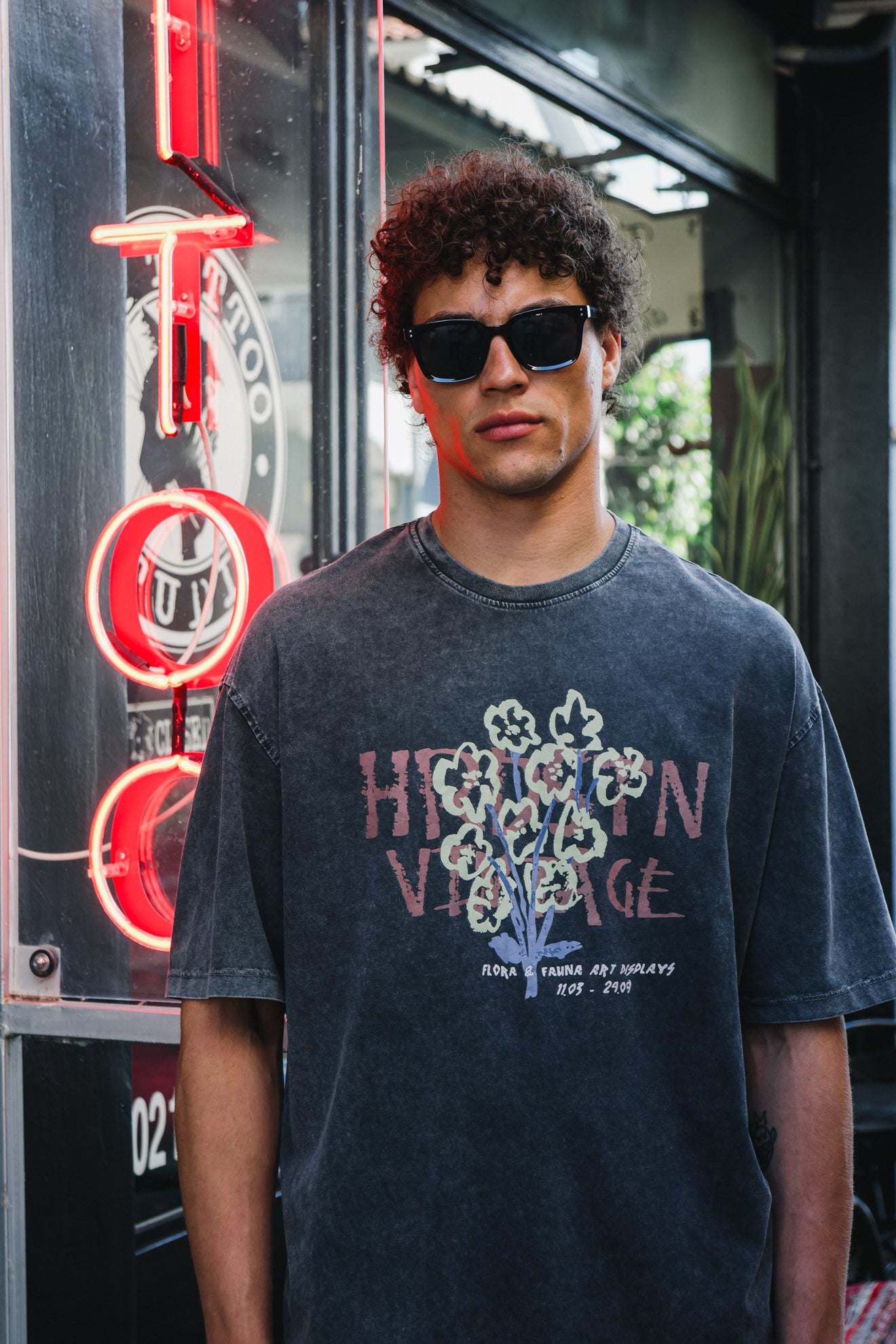 Μπλούζα με ξέβαμμα και στάμπα