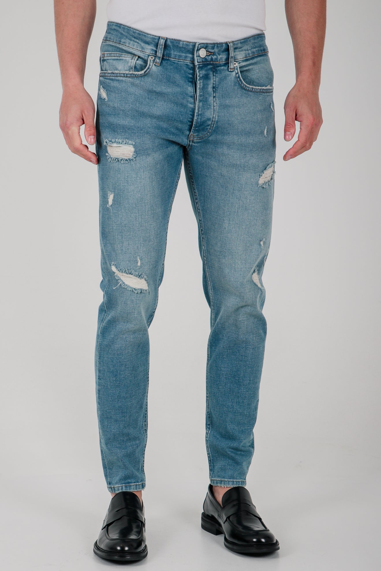 Τζιν slim fit με σκισίματα