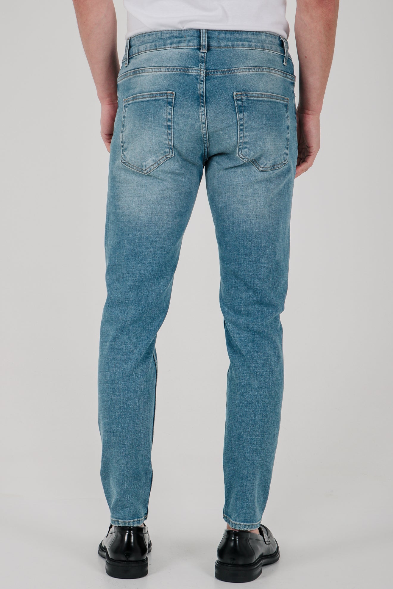 Τζιν slim fit με σκισίματα