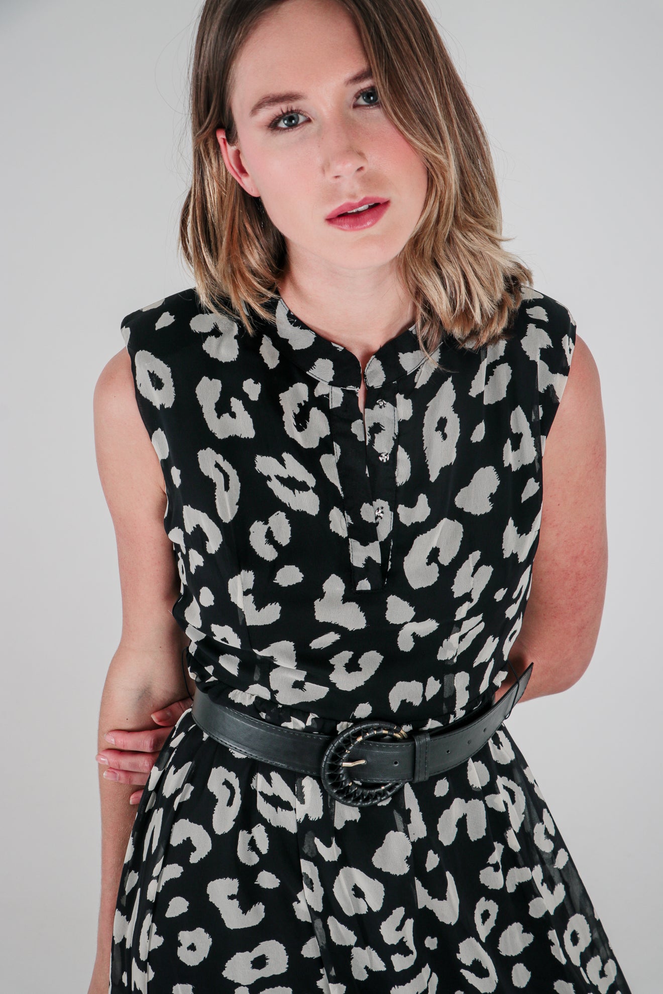 Εμπριμέ μίντι φόρεμα με βάτες