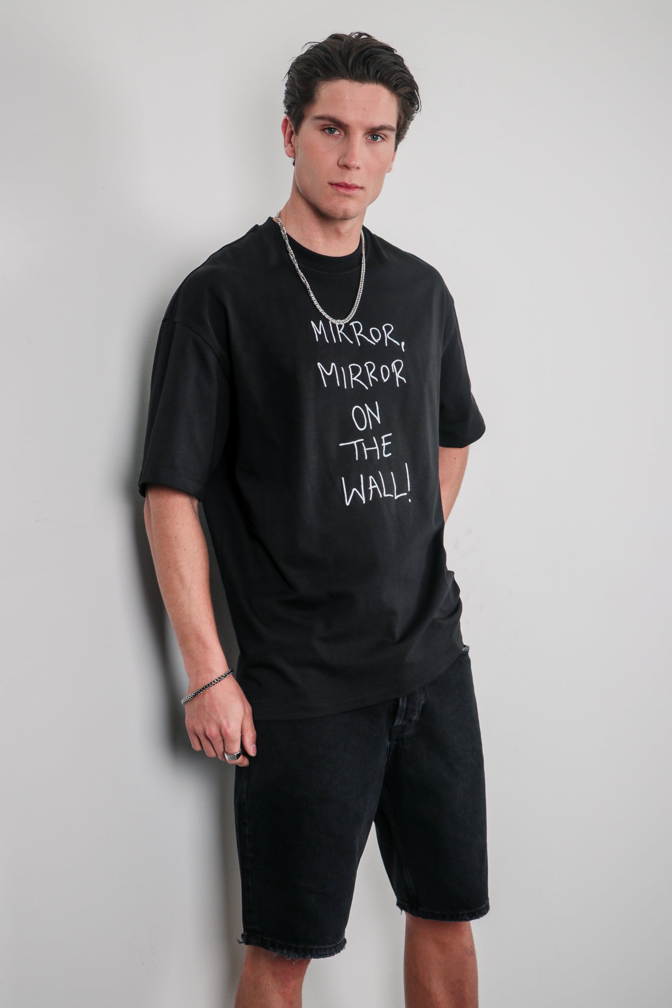 Μπλούζα με κεντημένη επιγραφή