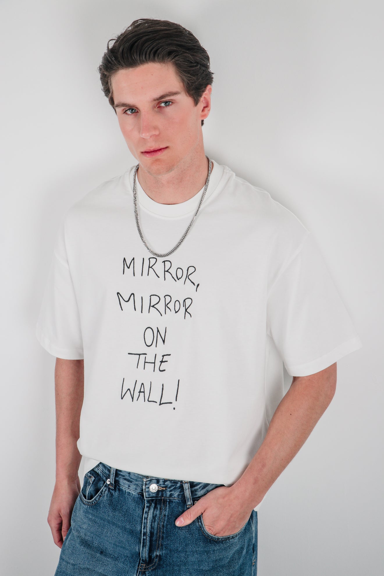 Μπλούζα με κεντημένη επιγραφή