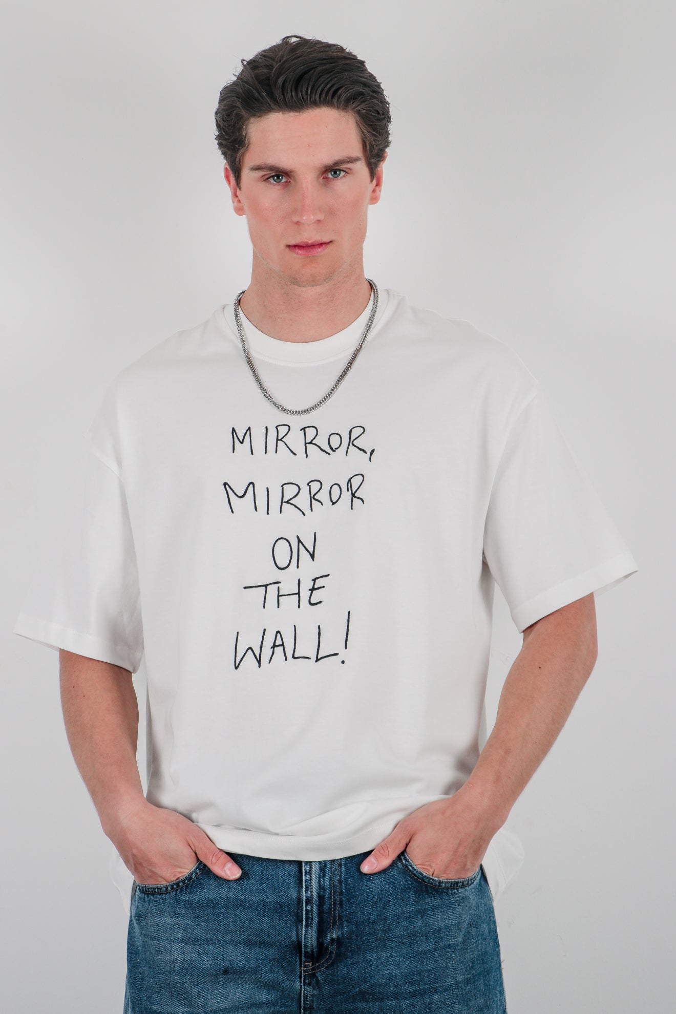 Μπλούζα με κεντημένη επιγραφή