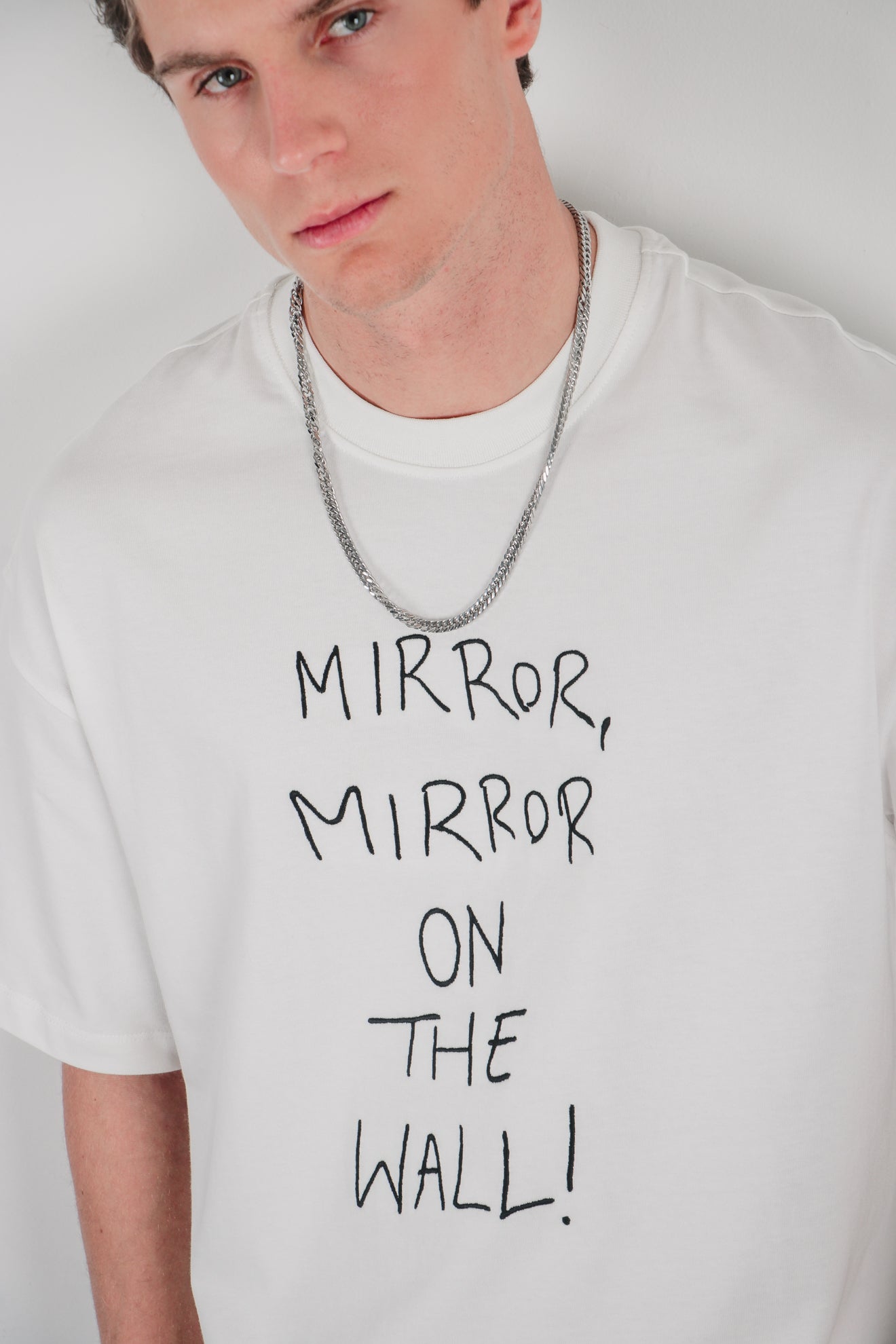 Μπλούζα με κεντημένη επιγραφή