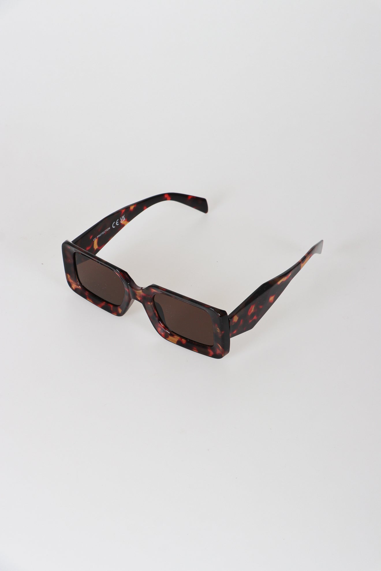 Γυαλιά ηλίου με ορθογώνιο σκελετό