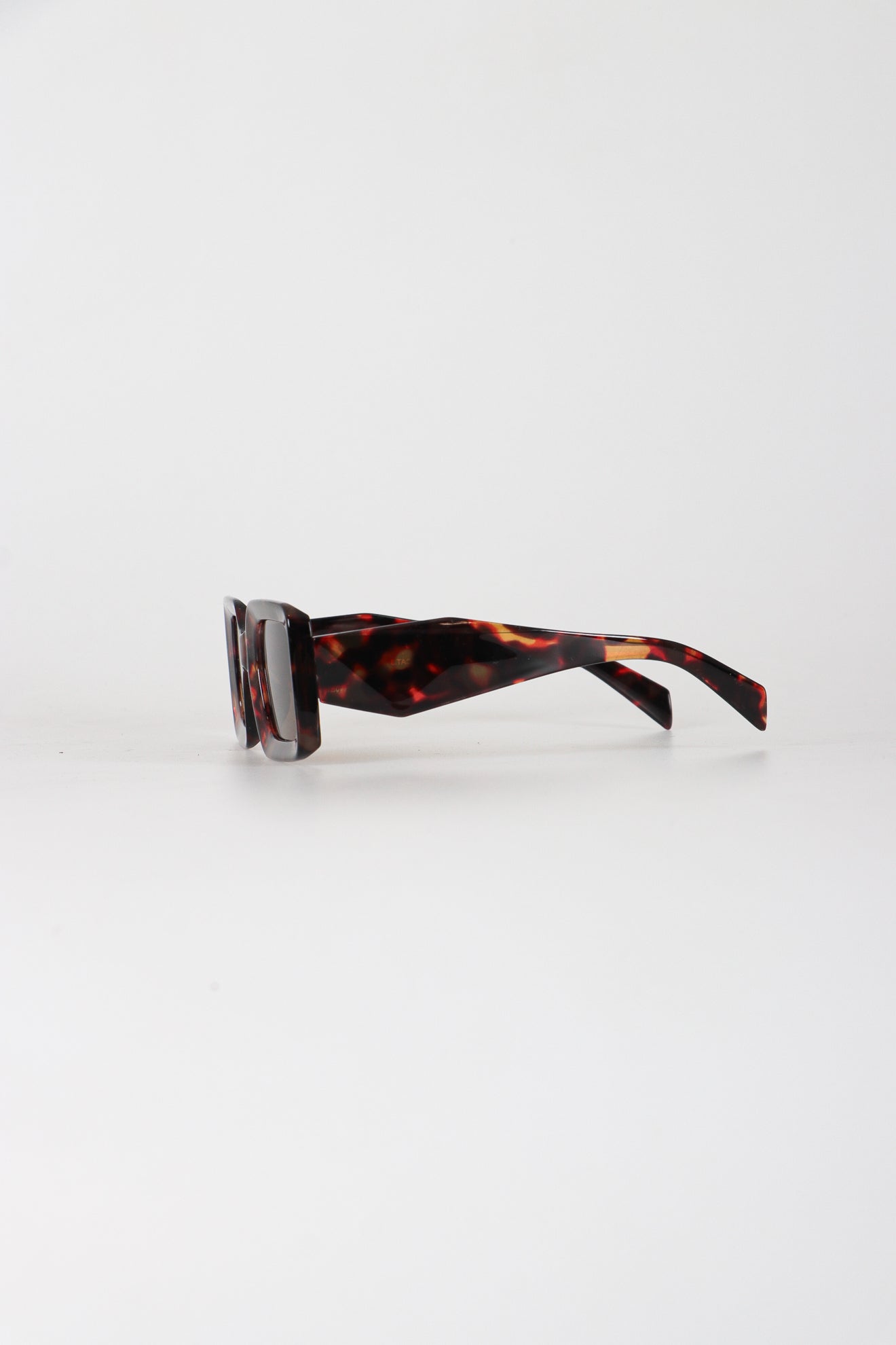 Γυαλιά ηλίου με ορθογώνιο σκελετό