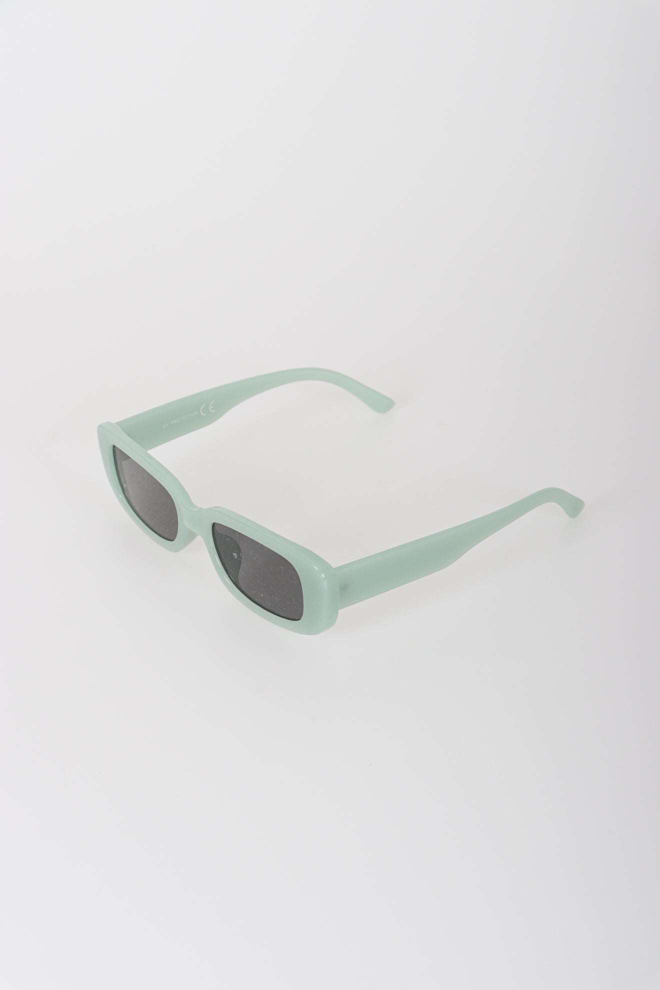 Γυαλιά ηλίου με οβάλ σκελετό