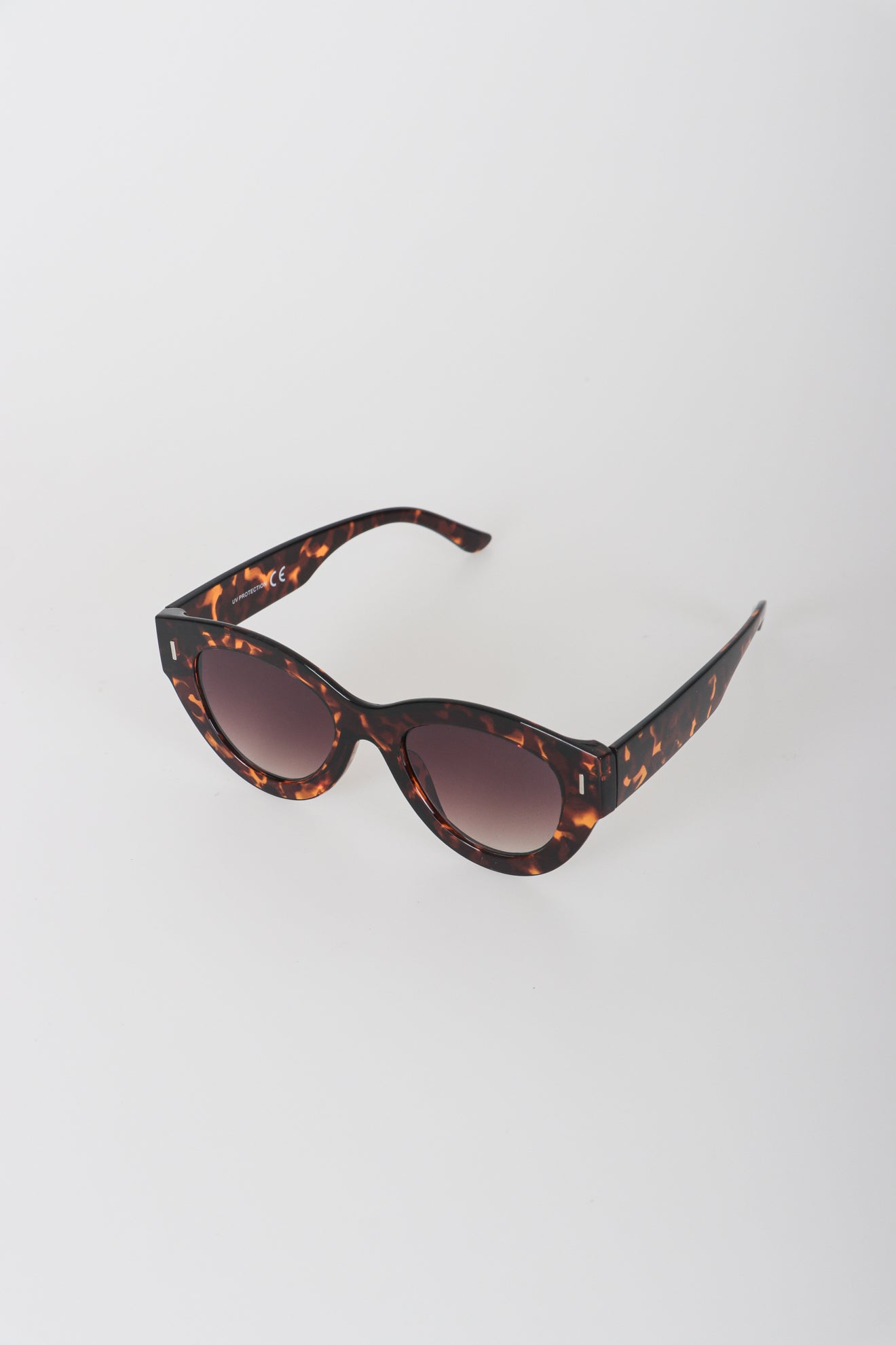 Γυαλιά ηλίου με κοκάλινο σκελετό