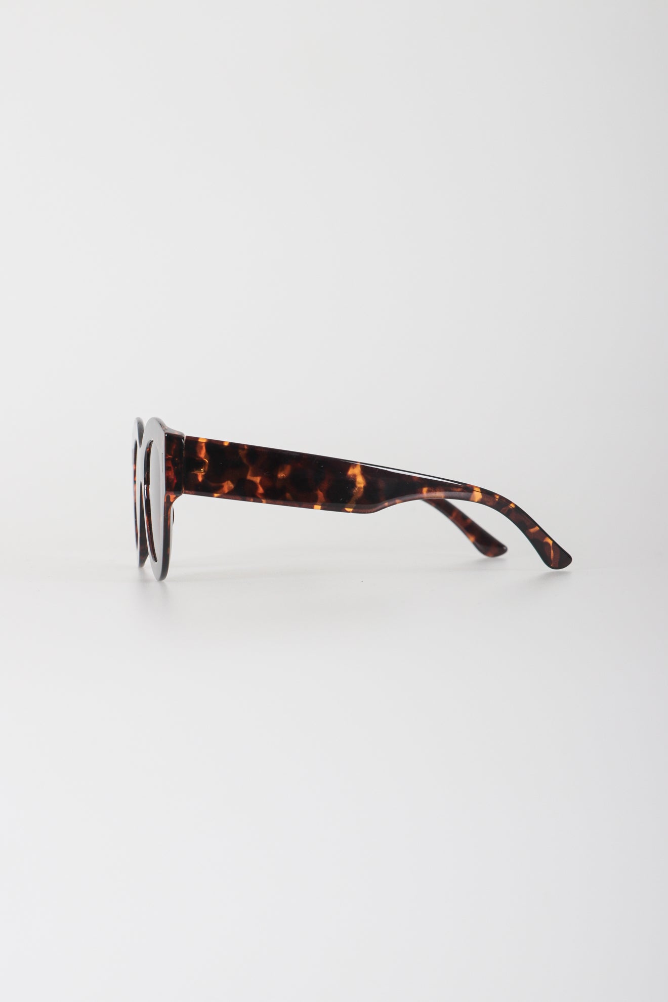 Γυαλιά ηλίου με κοκάλινο σκελετό