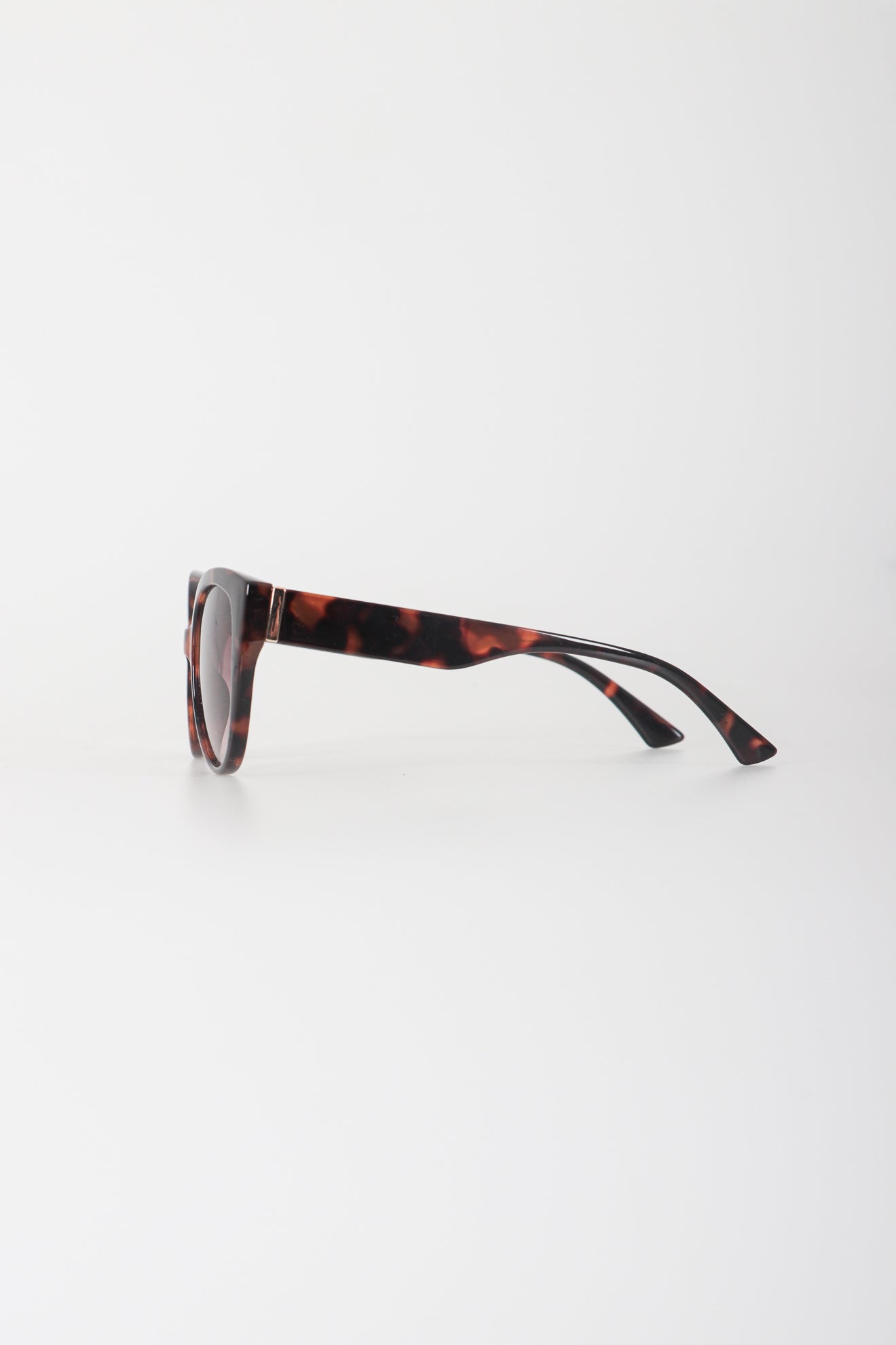 Γυαλιά ηλίου με κοκάλινο σκελετό