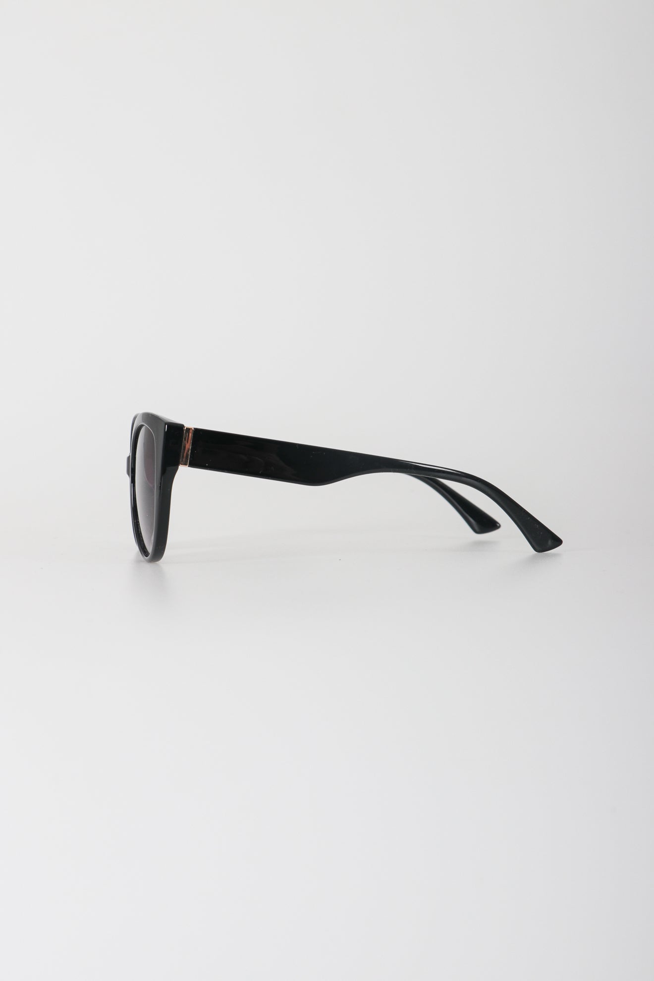 Γυαλιά ηλίου με κοκάλινο σκελετό