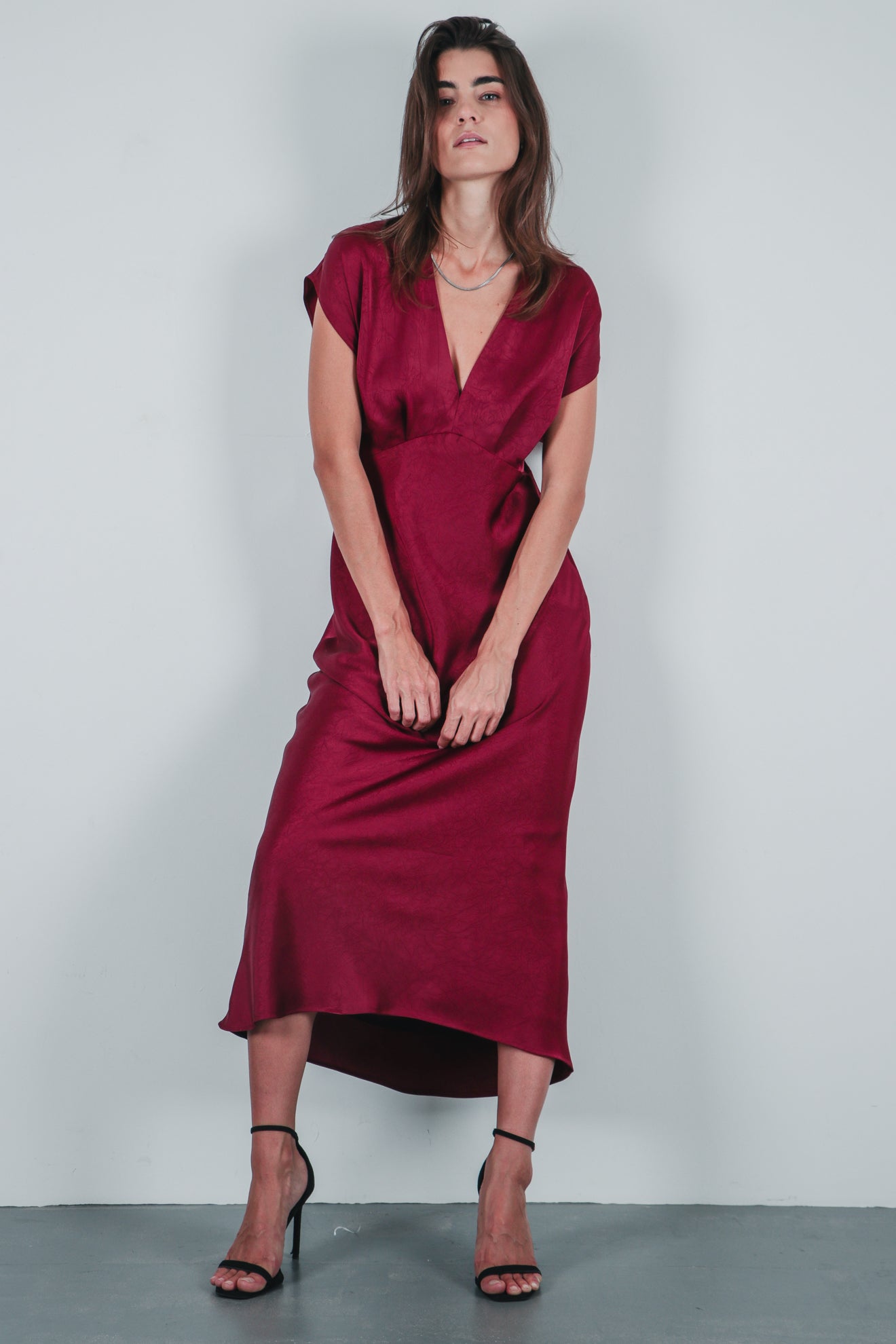 Σατινέ μίντι φόρεμα