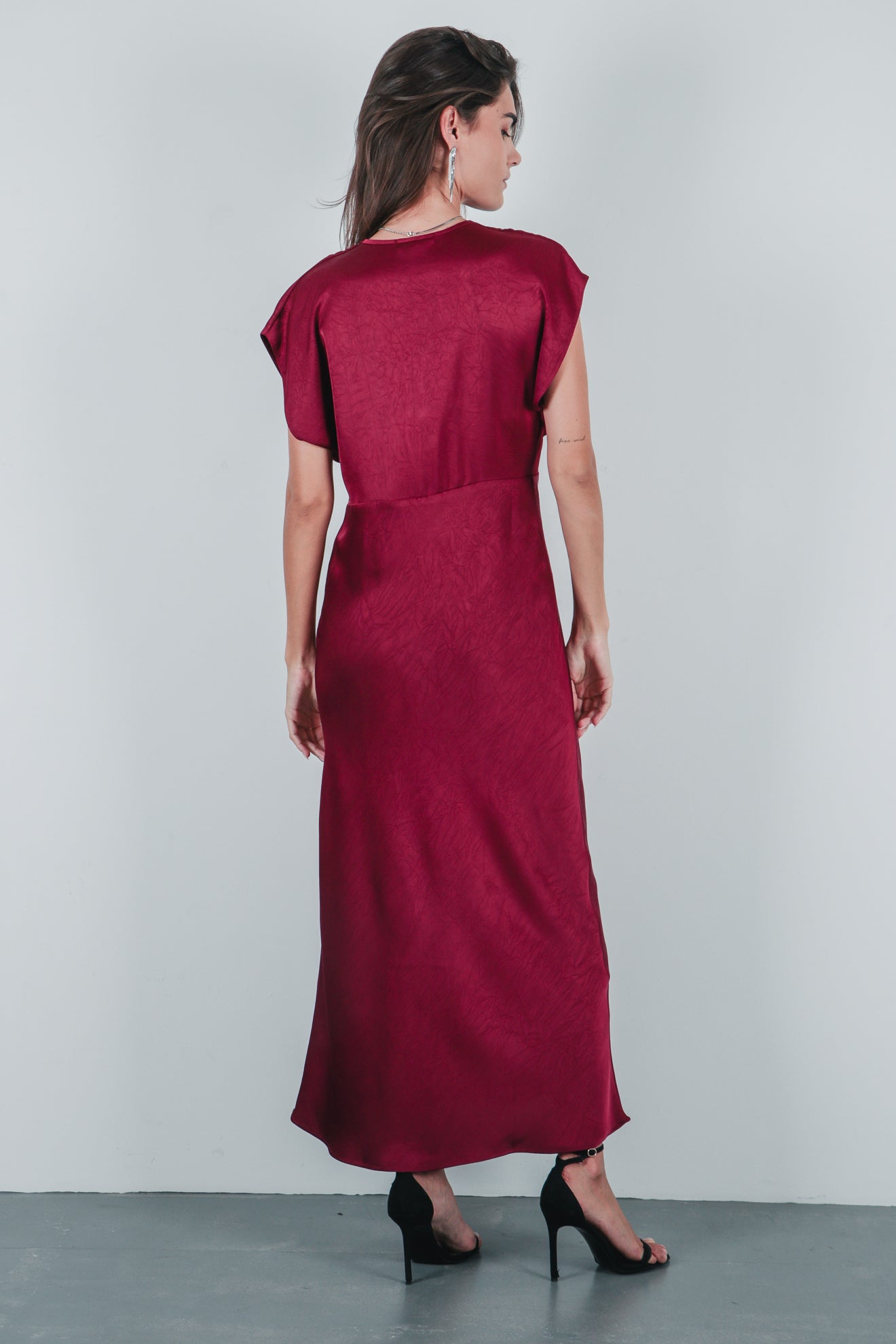 Σατινέ μίντι φόρεμα