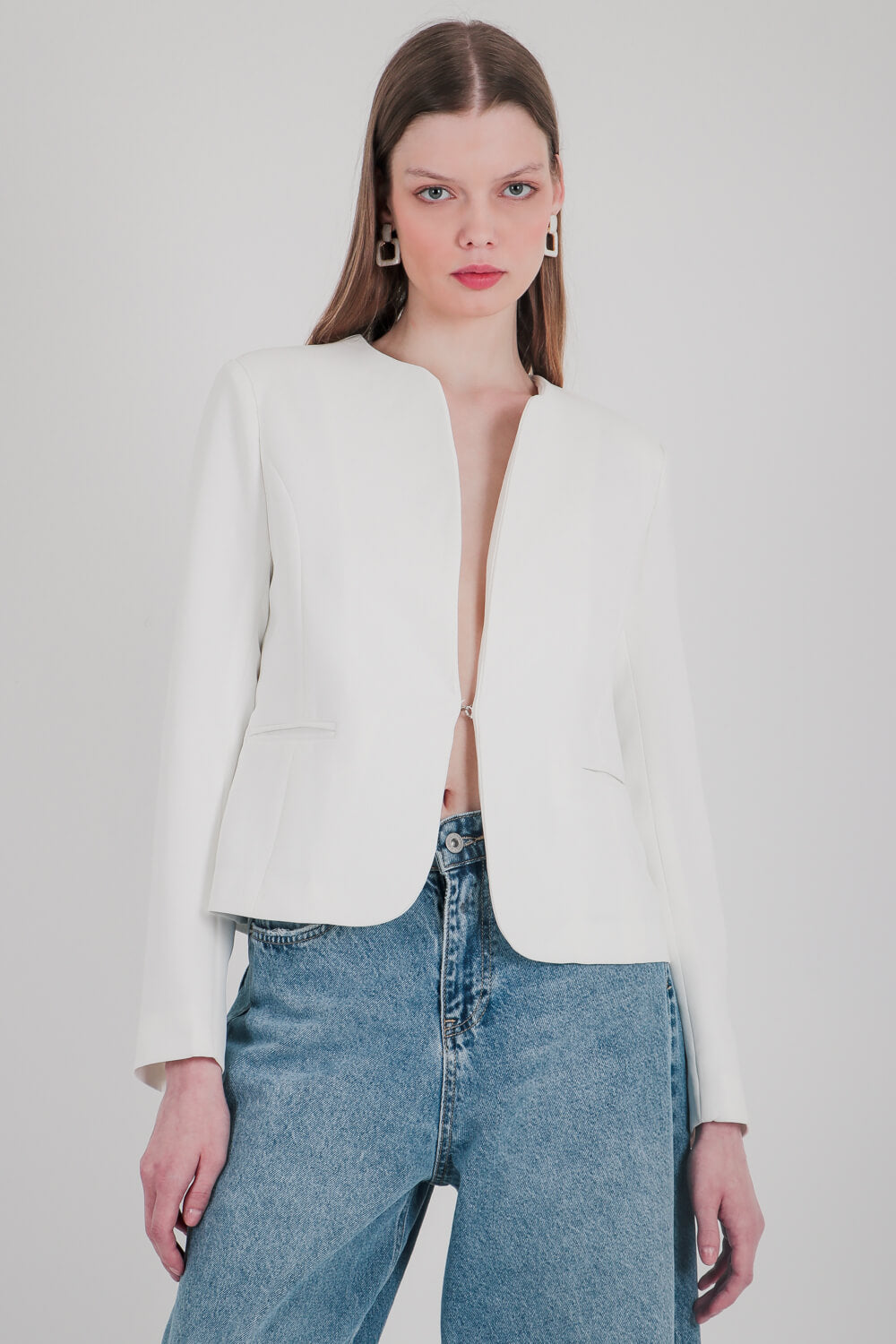 Μπλέιζερ με στρόγγυλη λαιμόλοψη