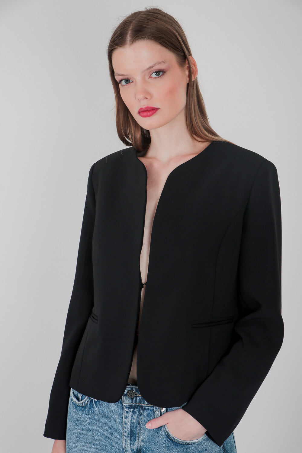 Μπλέιζερ με στρόγγυλη λαιμόλοψη