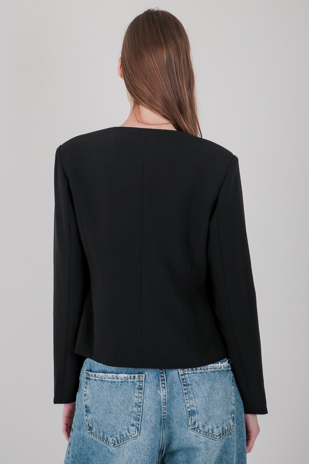 Μπλέιζερ με στρόγγυλη λαιμόλοψη