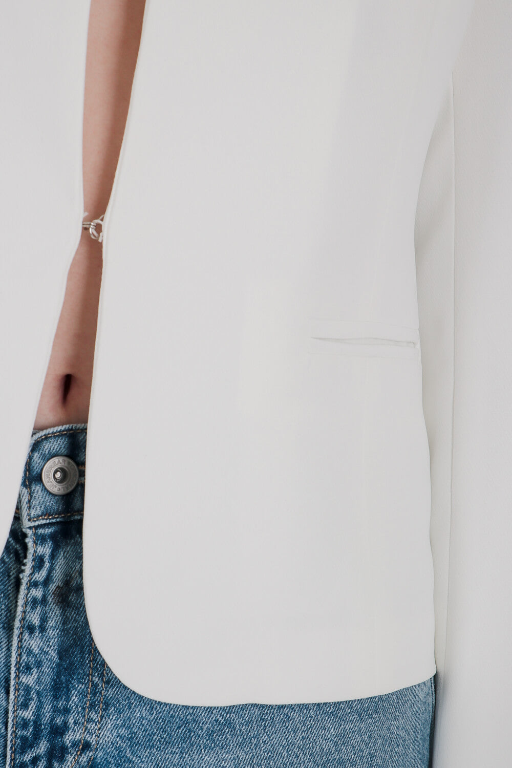 Μπλέιζερ με στρόγγυλη λαιμόλοψη