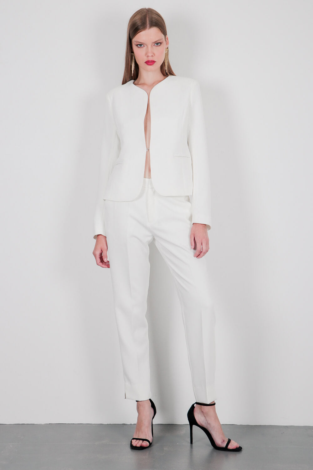 Ψηλόμεσο παντελόνι σε slim γραμμή