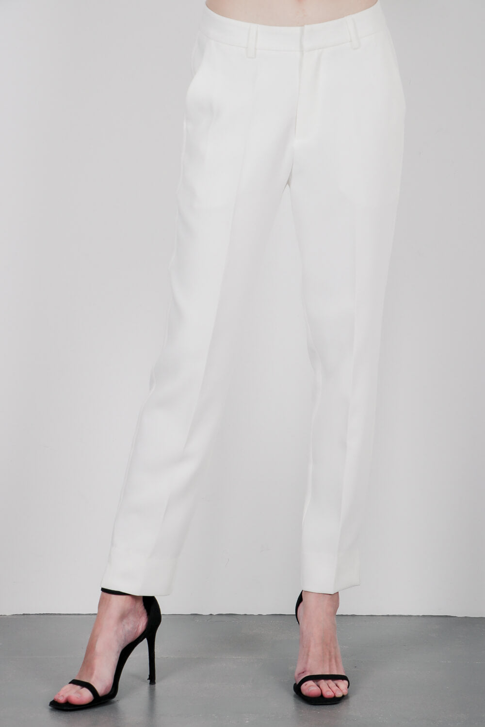 Ψηλόμεσο παντελόνι σε slim γραμμή