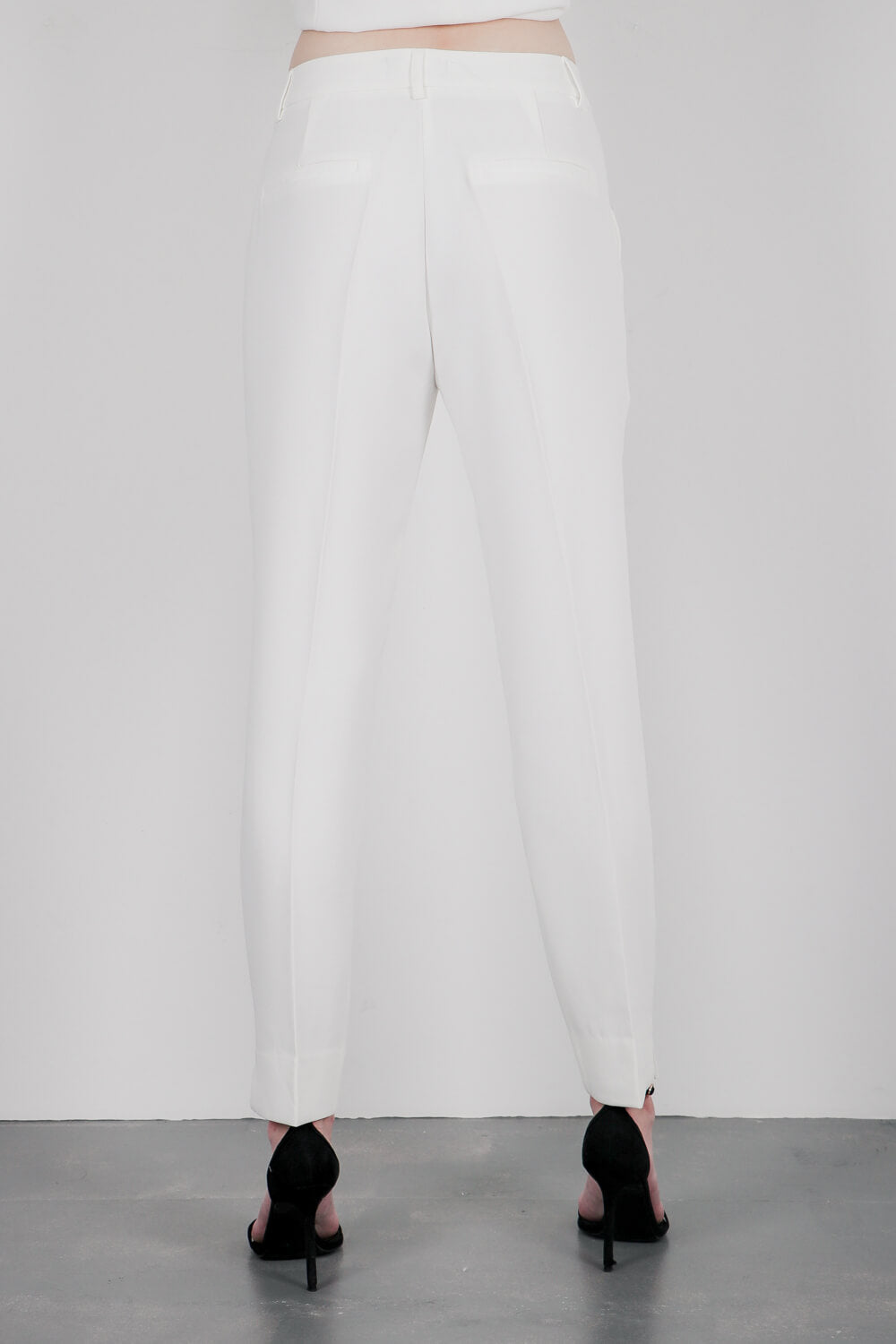 Ψηλόμεσο παντελόνι σε slim γραμμή